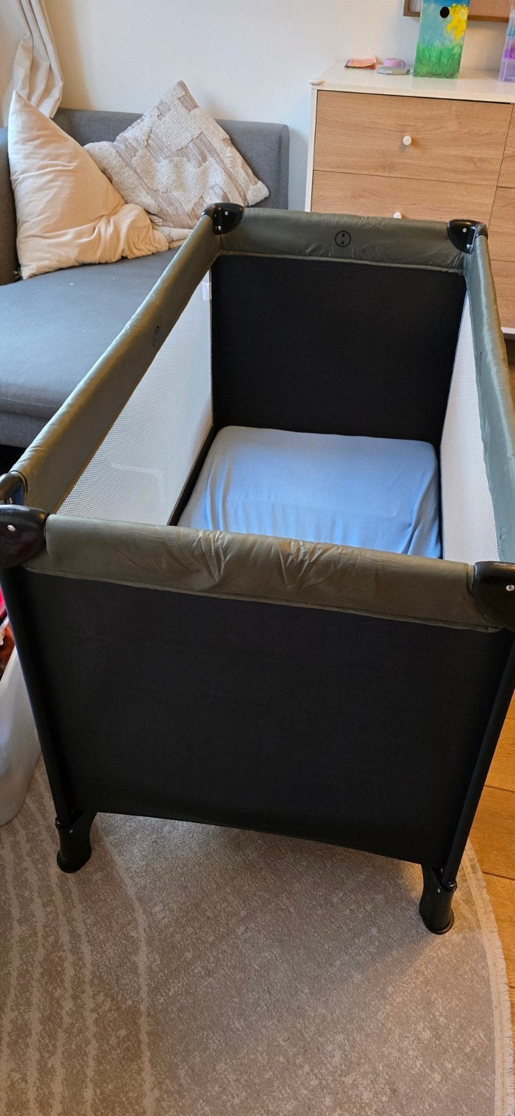 Qute Q Sleep campingbedje (groen/zwart) + matras, Kinderen en Baby's, Ophalen, Gebruikt, Rechthoekig