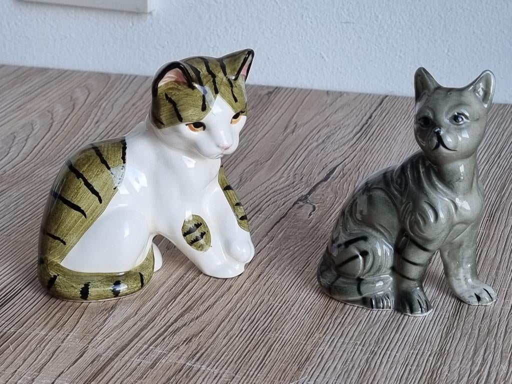 2 Mooie Vintage Gestreepte Kat Poezen Porselein Bone China, Verzamelen, Beelden en Beeldjes, Verzenden, Gebruikt, Dier