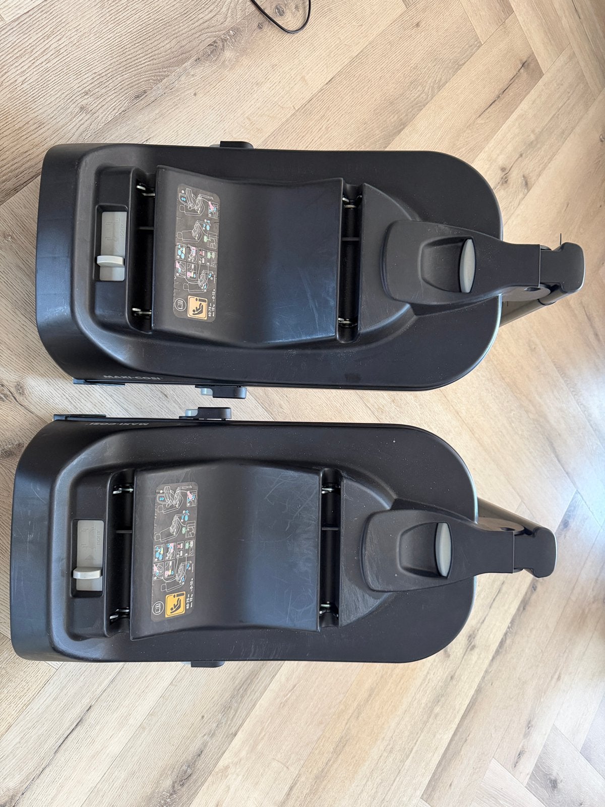 Maxi-Cosi Cabriofix i-Size Base (2 stuks), Kinderen en Baby's, Autostoeltjes, Ophalen, Zo goed als nieuw, Isofix, 0 t/m 13 kg