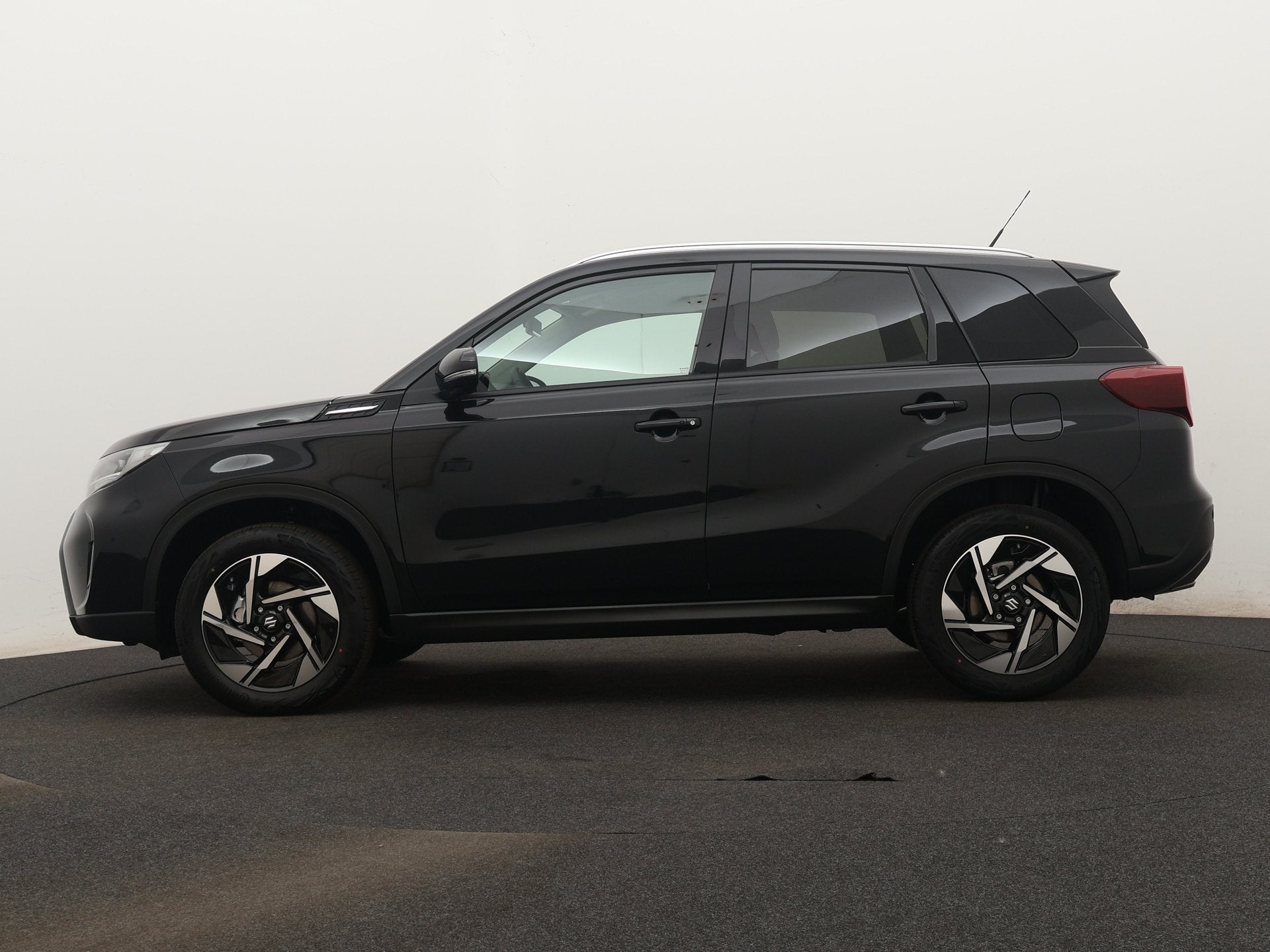 Suzuki Vitara 1.4 Boosterjet Smart Hybrid Style | Voorraad s, Voorwielaandrijving, 12 maanden, Zwart, 4 cilinders