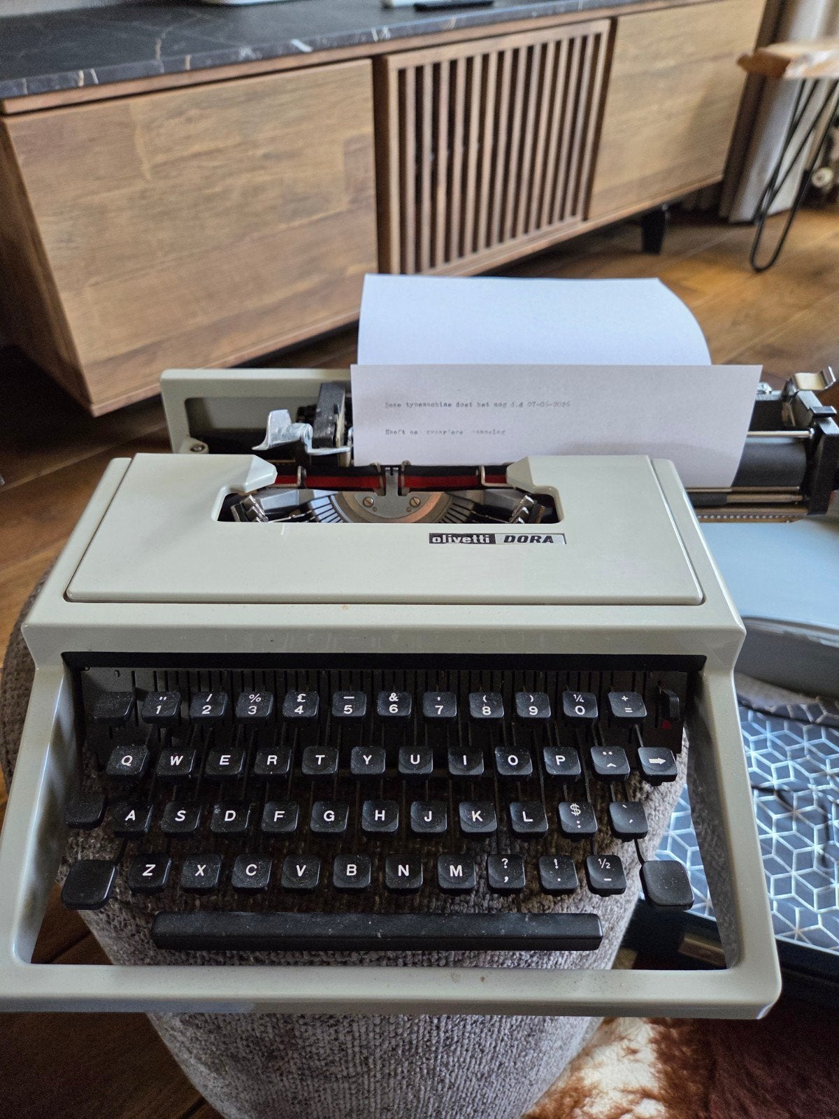 Olivetti Dora typemachine, Ophalen