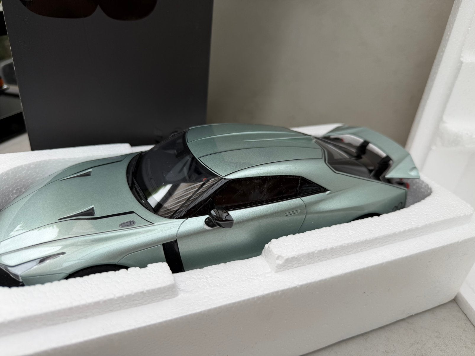 1/18 GT SPIRIT NISSAN GTR  R-50 GREEN, Hobby en Vrije tijd, Modelauto's | 1:18, Ophalen of Verzenden, Nieuw, Auto, Overige merken