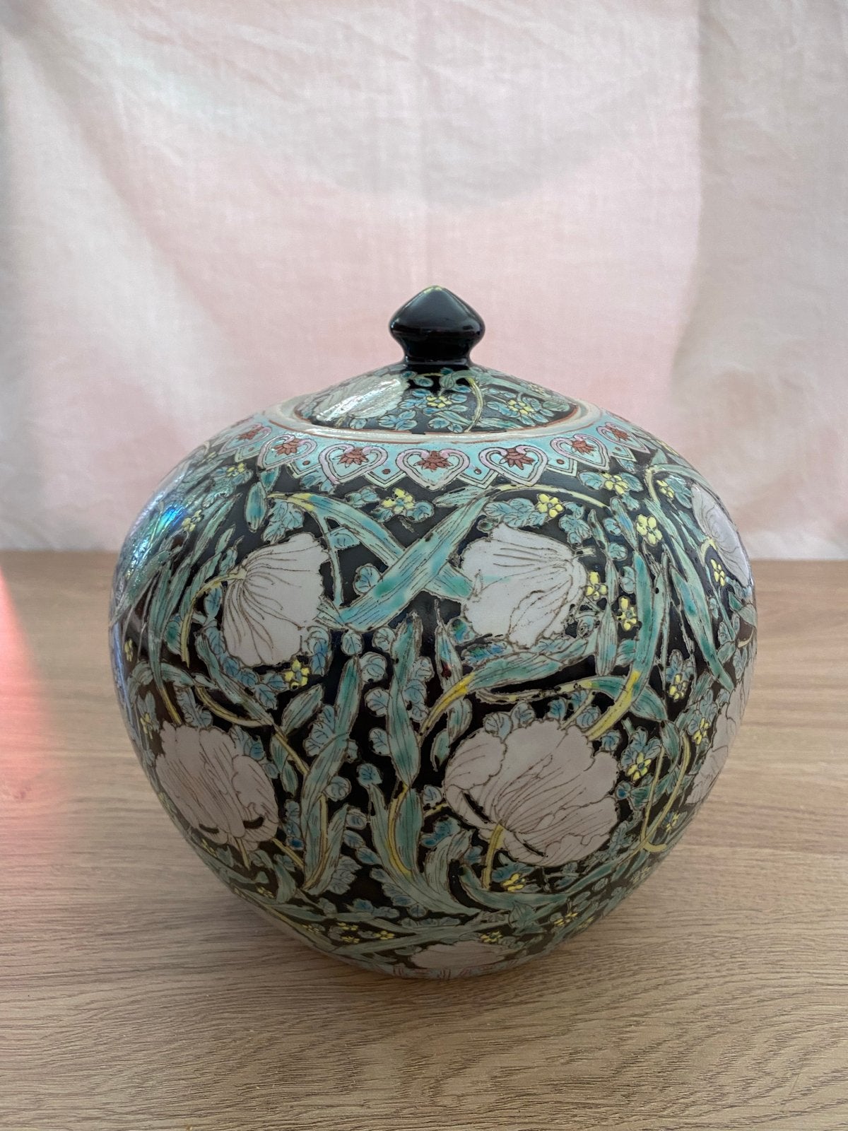 Chinese keramische pot met deksel en bloemmotief, Antiek en Kunst, Antiek | Keramiek en Aardewerk, Ophalen of Verzenden