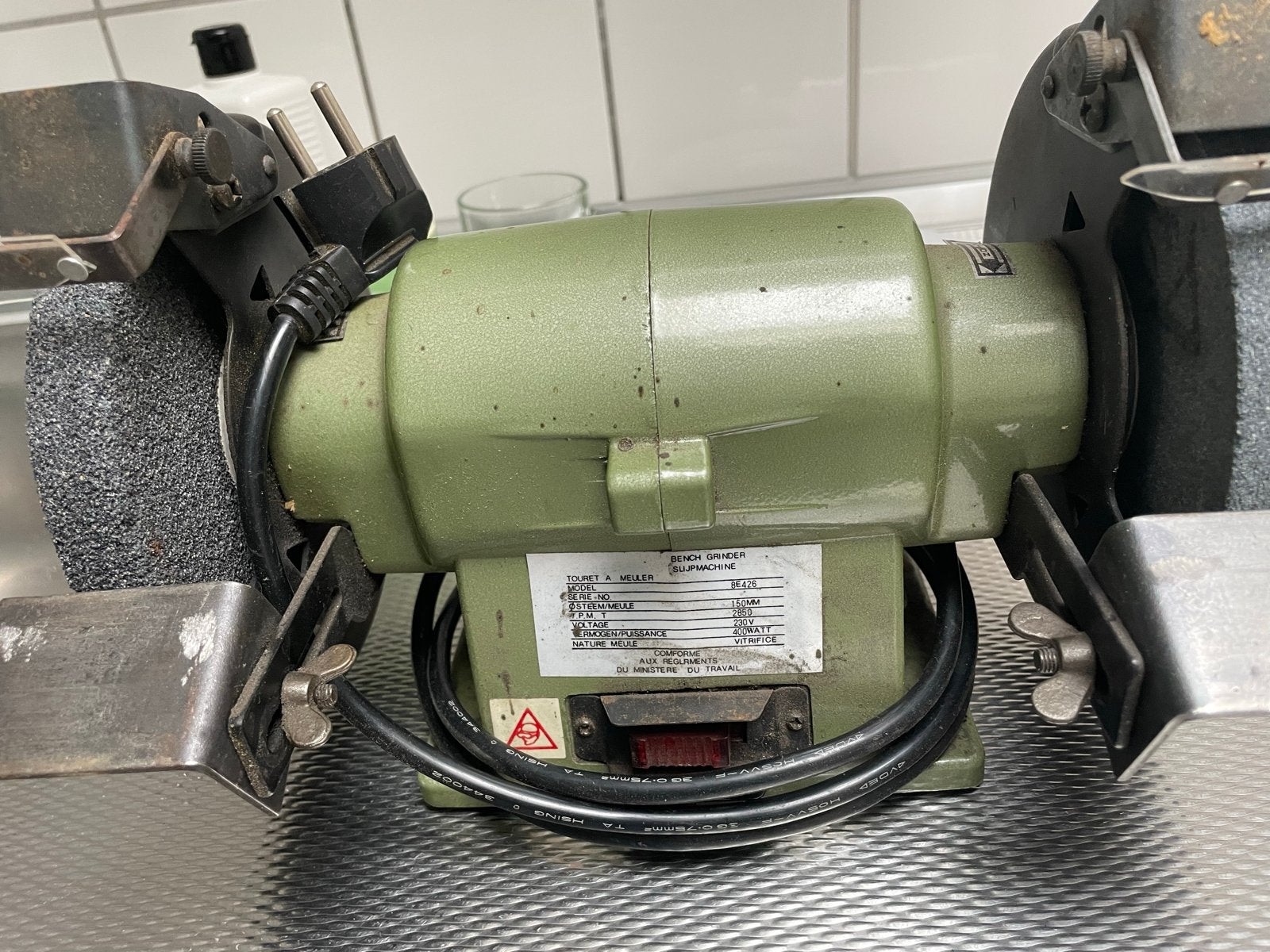 Tafel slijpmachine 400W - werkt nog prima, Ophalen, Zo goed als nieuw, Minder dan 700 watt, Werkbankslijpmachine