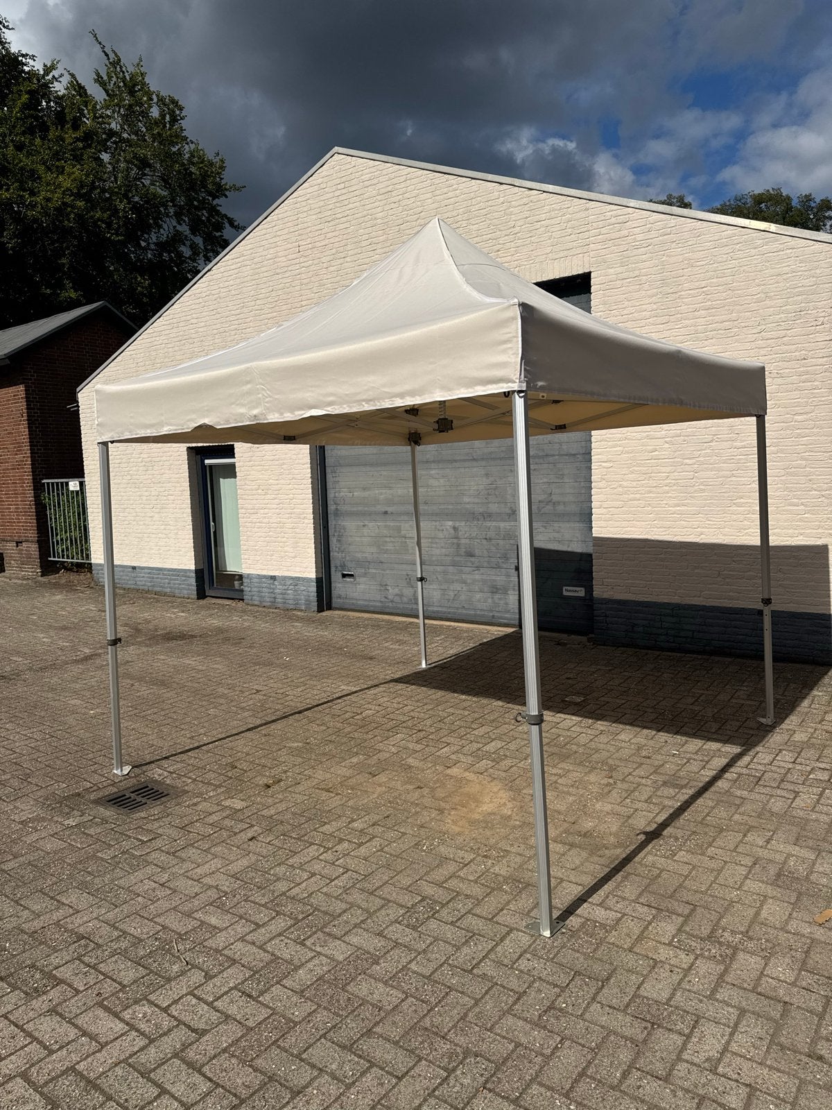 Foto 11 van Professionele 3x3 Beige  Partytent Aluminium - Zeshoekig