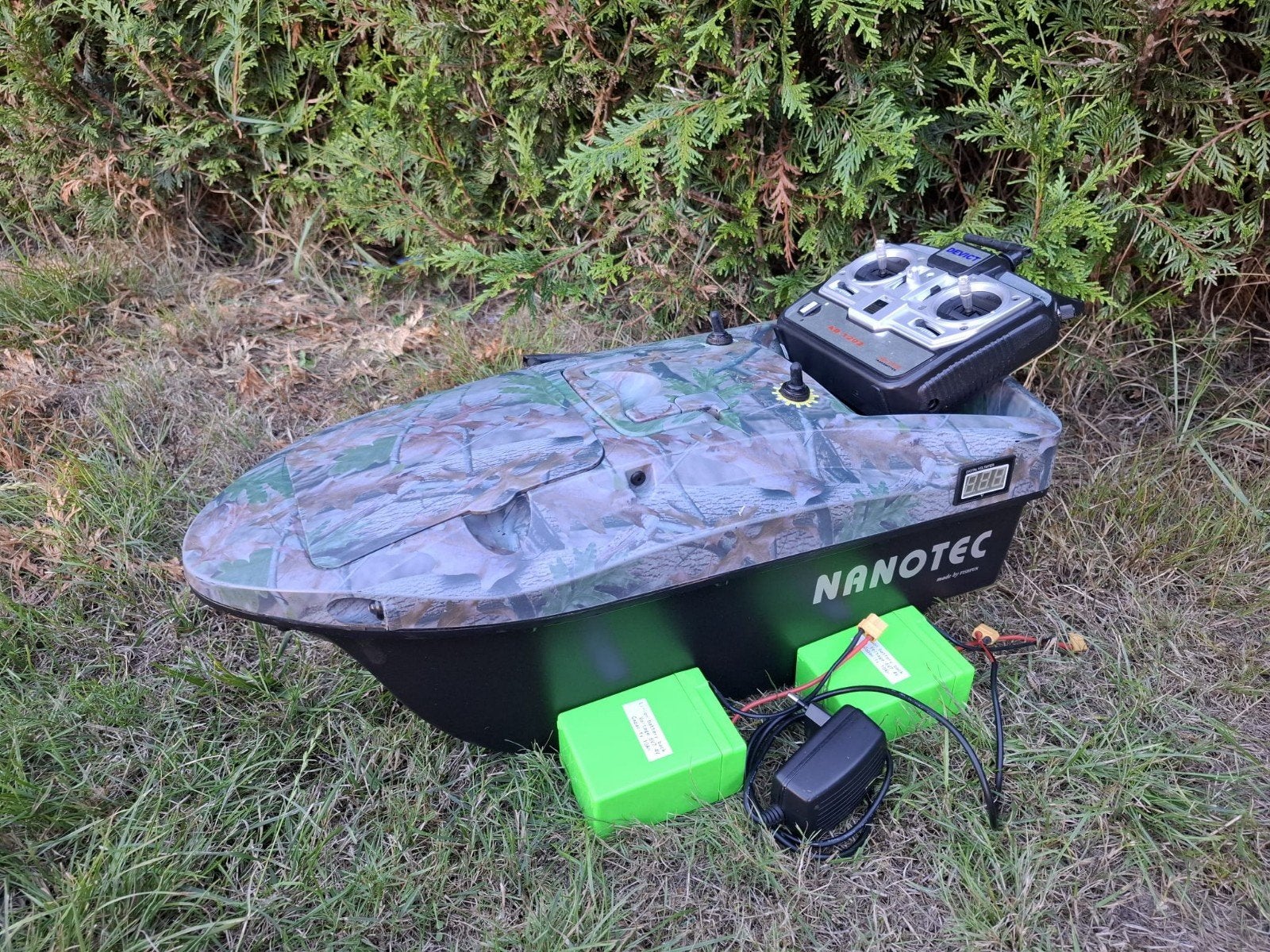 Voerboot nanotec Camouflage - Zo goed als nieuw 10ah, Watersport en Boten, Hengelsport | Karpervissen, Ophalen of Verzenden, Zo goed als nieuw