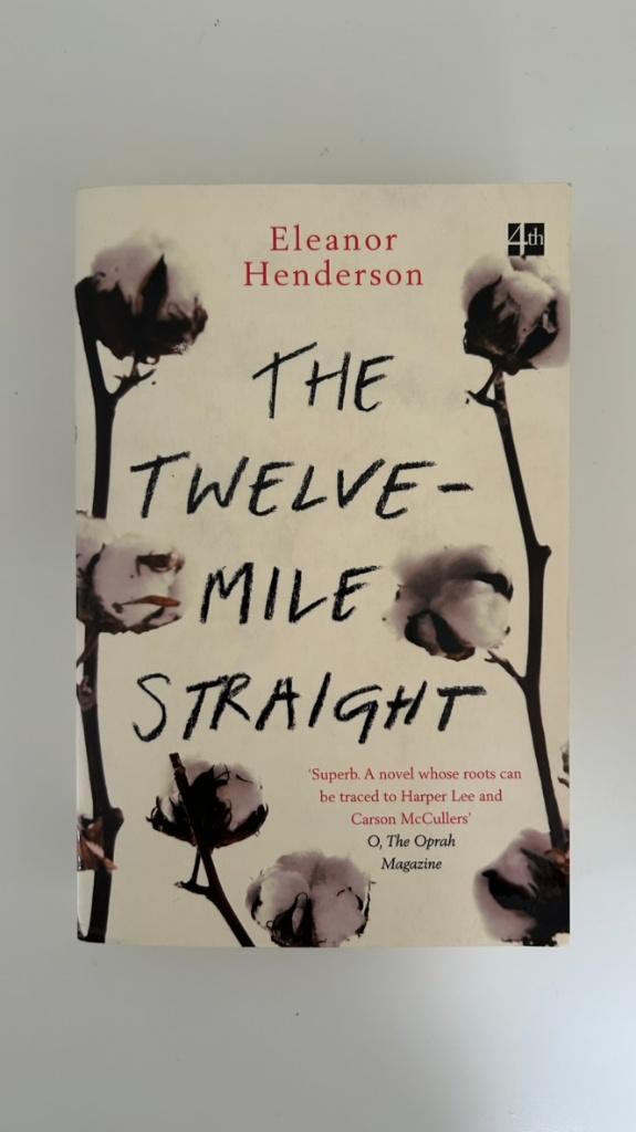 The Twelve-Mile Straight - Elenor Henderson, Gelezen, Ophalen of Verzenden, Nederland, Elenor Henderson