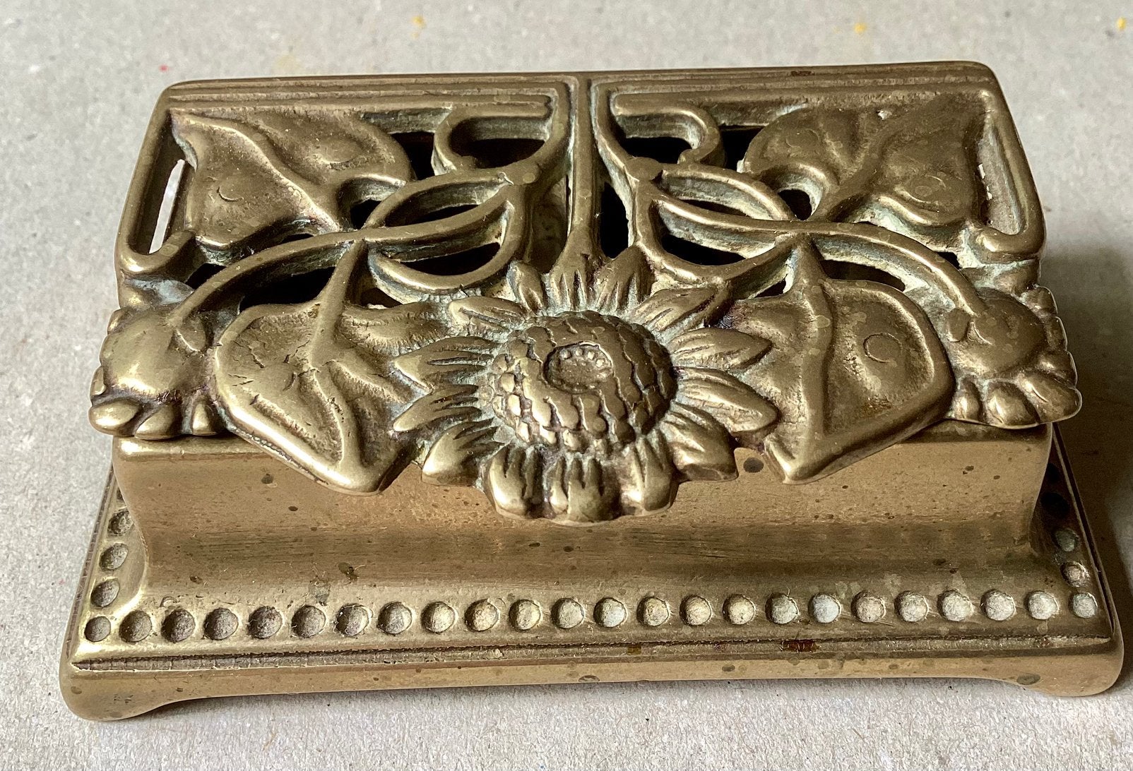 Antiek messing postzegeldoosje. Art Nouveau stijl., Ophalen of Verzenden