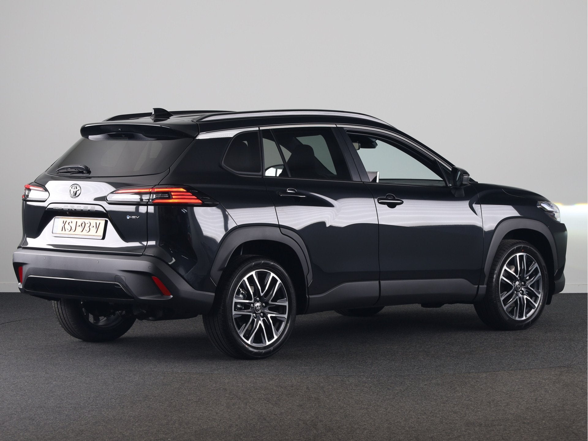 Toyota Corolla Cross Hybrid 140 Dynamic *DEMO* | Stuur-Stoel, Auto's, Stof, 4 cilinders, Zwart, Origineel Nederlands