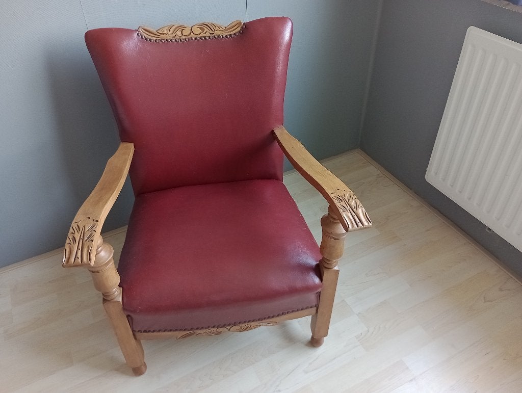 Ouderwetse stoel. Rood. Hout., Antiek en Kunst, Ophalen