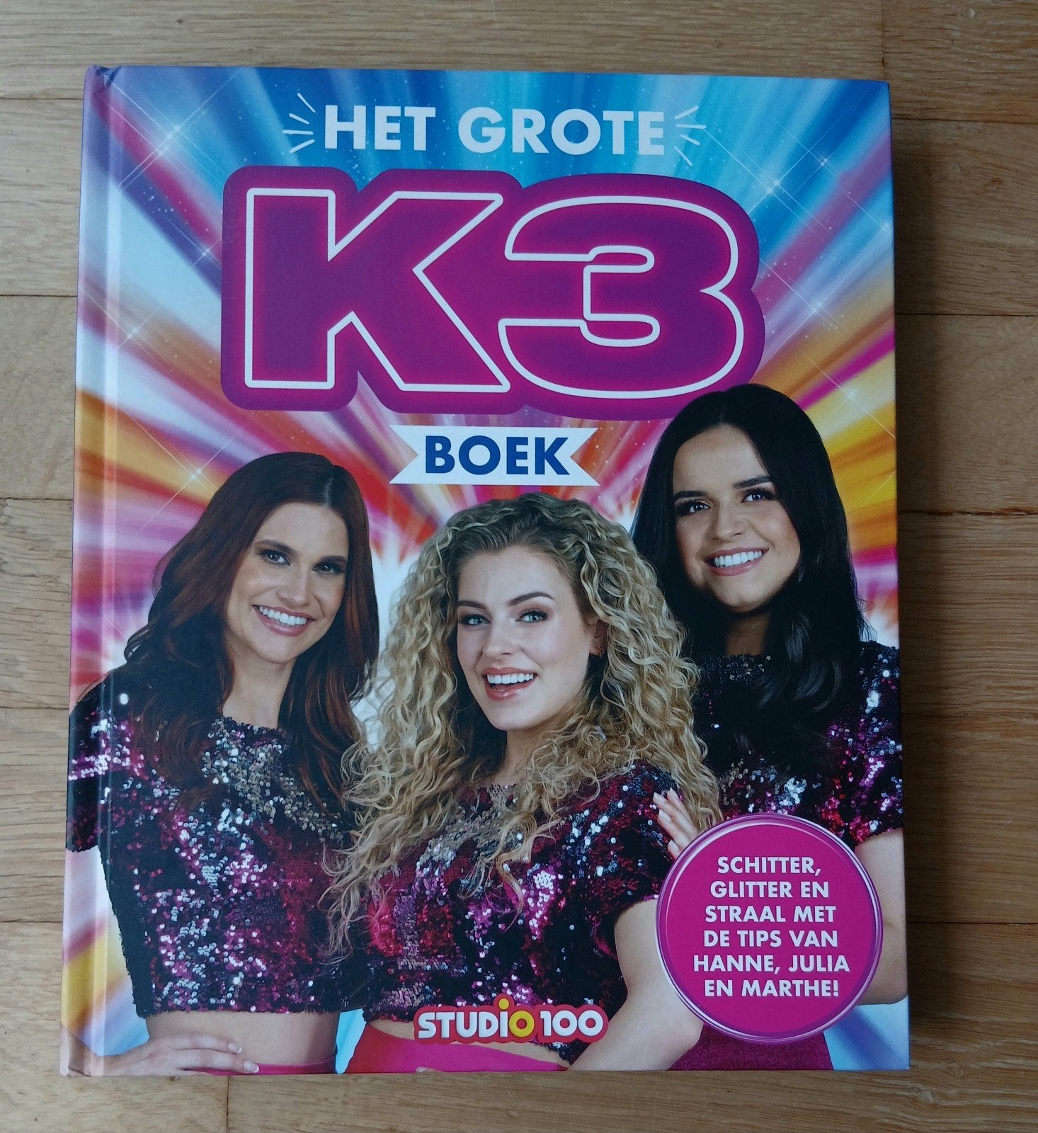 Het Grote K3 Boek En K3 Strandbal, Ophalen of Verzenden, Zo goed als nieuw, Non-fictie