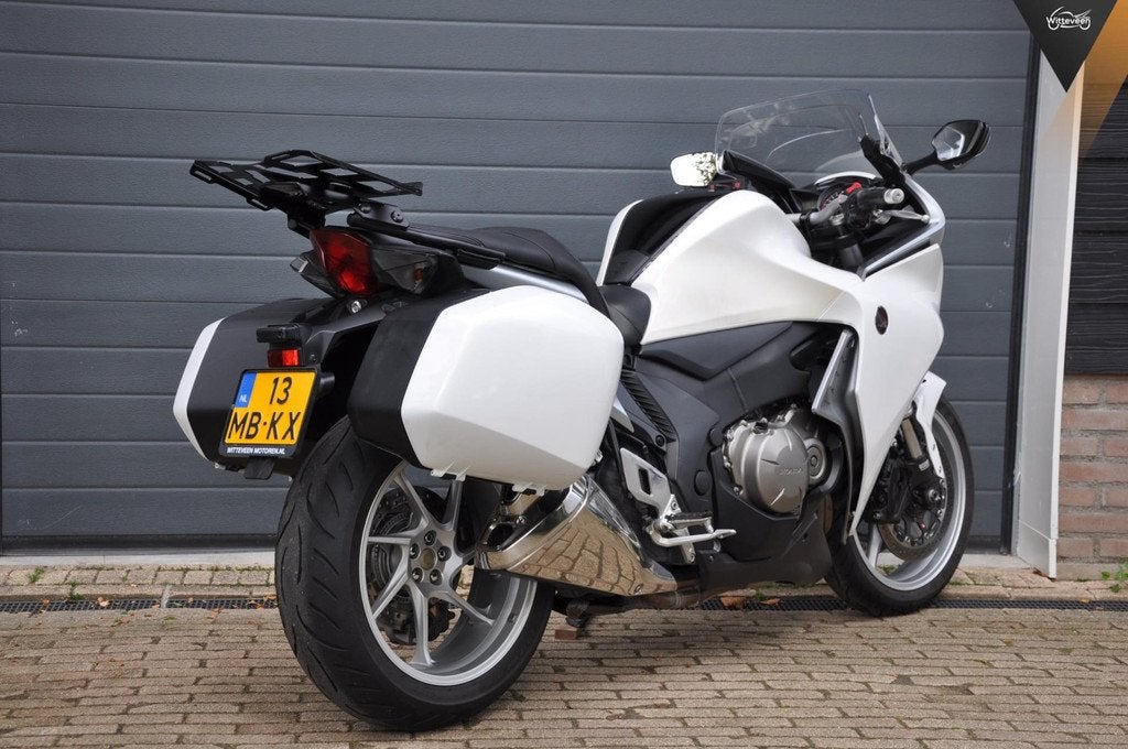 Honda VFR 1200 F ABS Zeer complete en nette motor! 180 PK, Sport, Meer dan 35 kW, ABS, Info@witteveenmotoren.nl