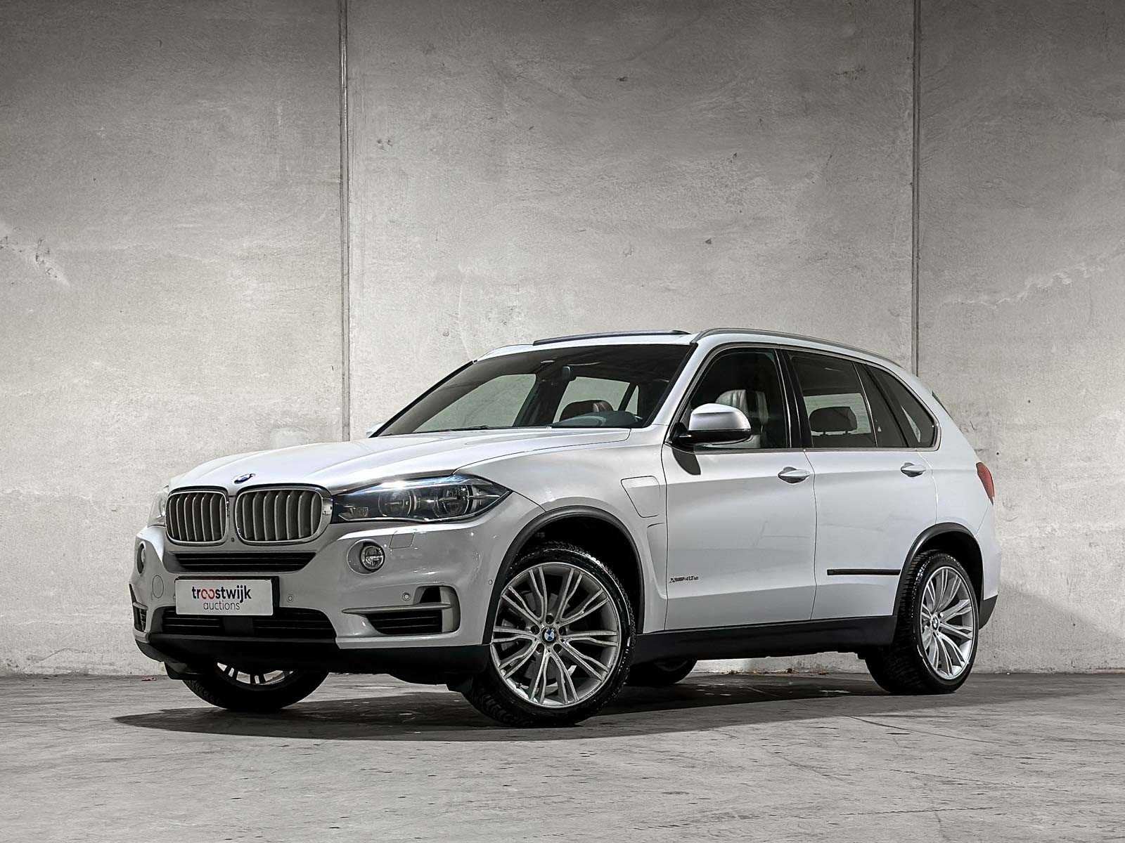 BMW X5 xDrive40e iPerformance High Executive -individual- F1, Gebruikt, Plug-in hybride, Vierwielaandrijving, 147 €/maand