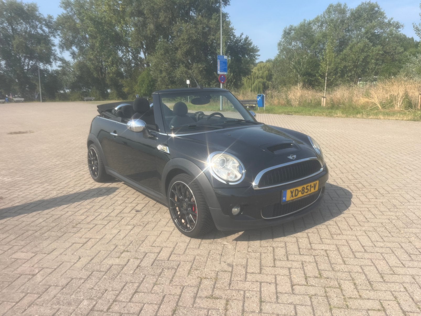 Mini 1.6 Cooper S Cabrio AUT 2009 Zwart, Auto's, Mini, Beige, 4 cilinders, Cabriolet, 4 stoelen