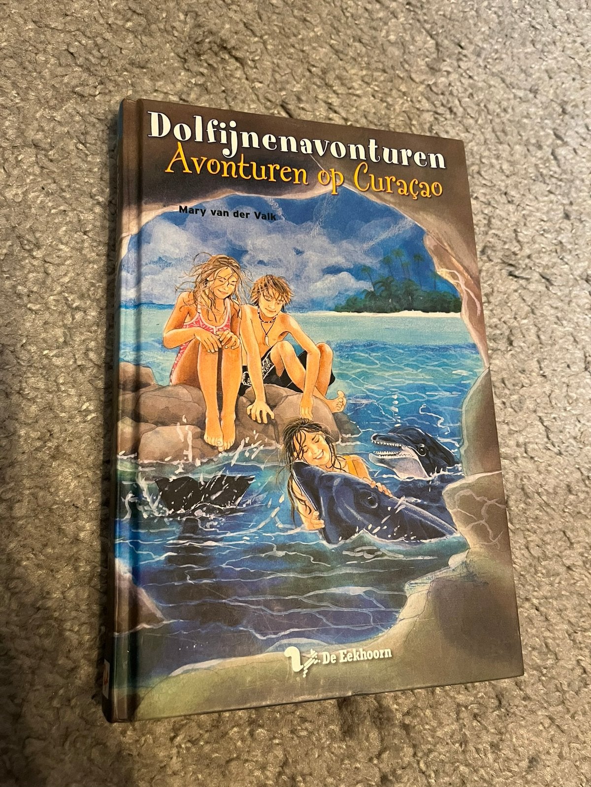 Boek dolfijnenavonturen op Curaçao, Boeken, Ophalen of Verzenden, Zo goed als nieuw