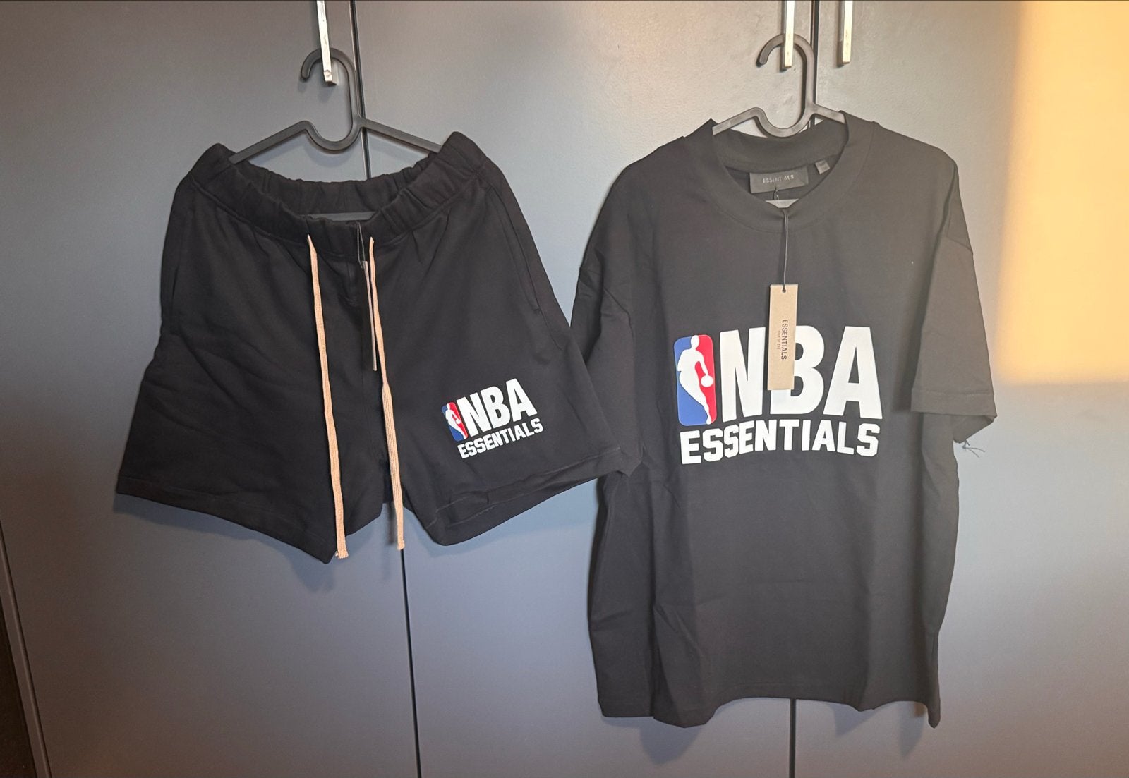Fear of God Essentials NBA T-shirt en Short Zwart, Ophalen of Verzenden, Nieuw, Overige maten, Zwart