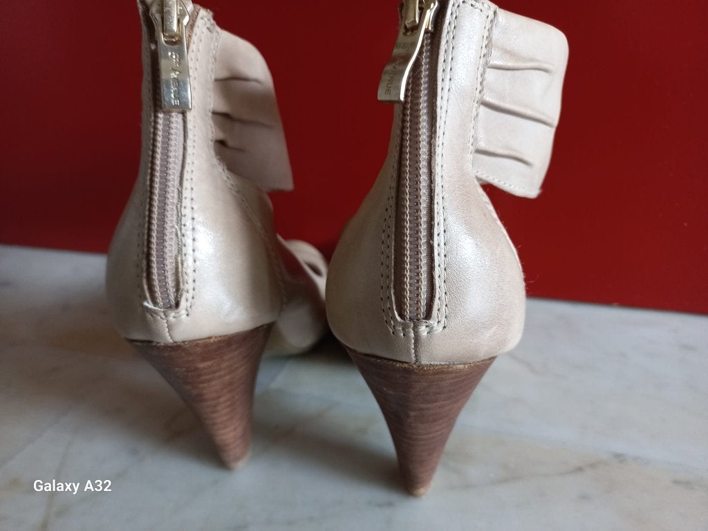 5th Avenue zandkleurige schoen met hak en enkelband maat 38, Beige, Ophalen of Verzenden, Zo goed als nieuw, 5th Avenue