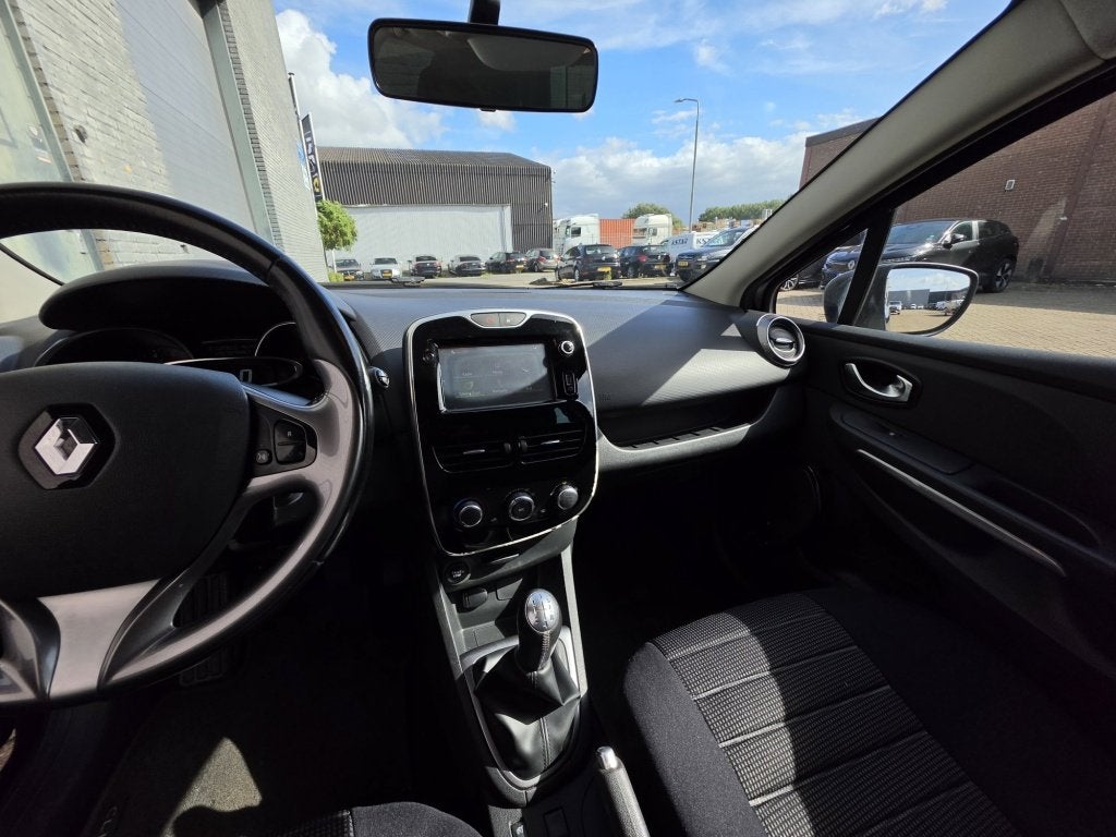 Renault Clio Estate 1.5 dCi Night&Day Navi/Bluetooth/Airco, Auto's, 1160 kg, Gebruikt, Euro 6, 4 cilinders
