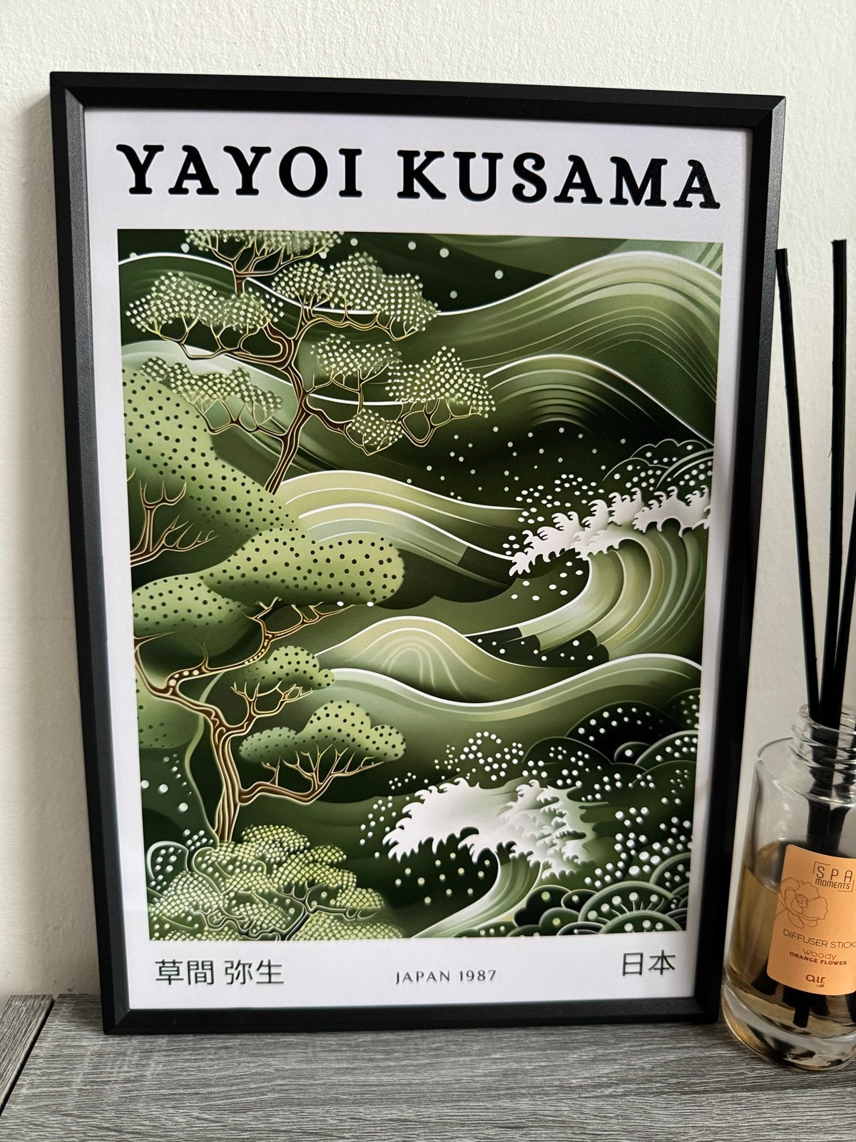 Yayoi Kusama Poster 21x30cm ingelijst nieuw, Minder dan 50 cm, Nieuw, Ophalen of Verzenden, Foto of Poster