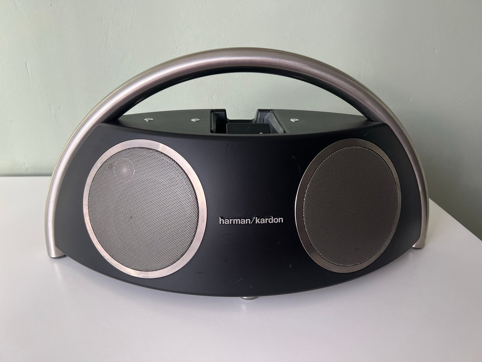 Harman Kardon Go + Play I iPod/iPhone Docking Station, Ophalen, Gebruikt, Inclusief kabels, Draagbare speaker