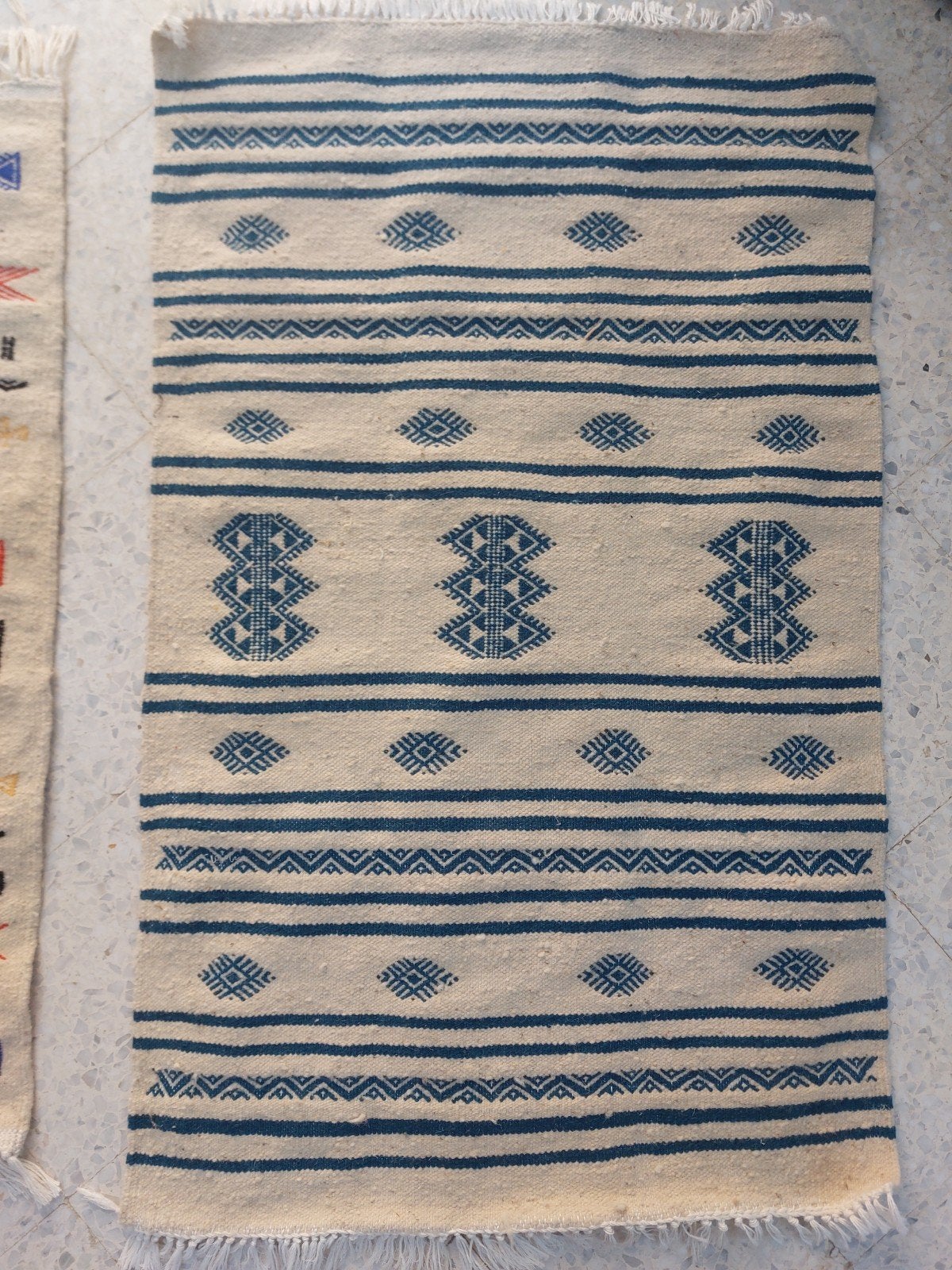 Handgeweven Berber vloerkleed met geometrische patronen,, 100 tot 150 cm, Verzenden, Berber, Etnisch, Geometrisch, Nieuw