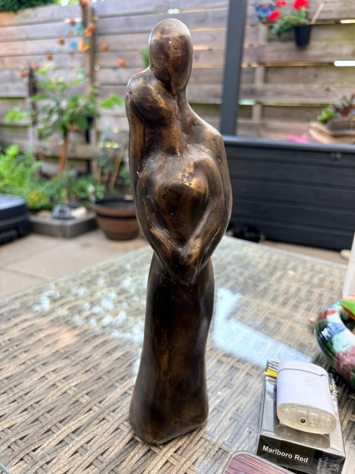 Bronzen sculptuur van een omhelzend paar, Ophalen, Groep mensen, 20 - 50 cm, Beeld