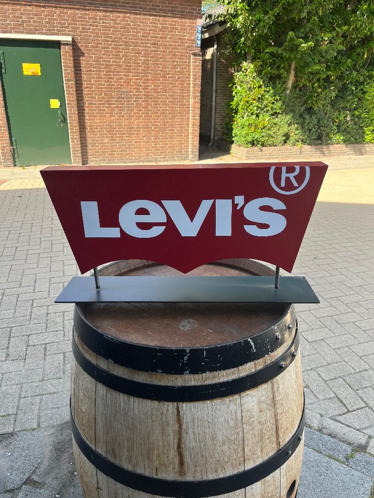Uniek Levi's logo display - Perfect voor verzamelaars!, Verzamelen, Ophalen, Zo goed als nieuw