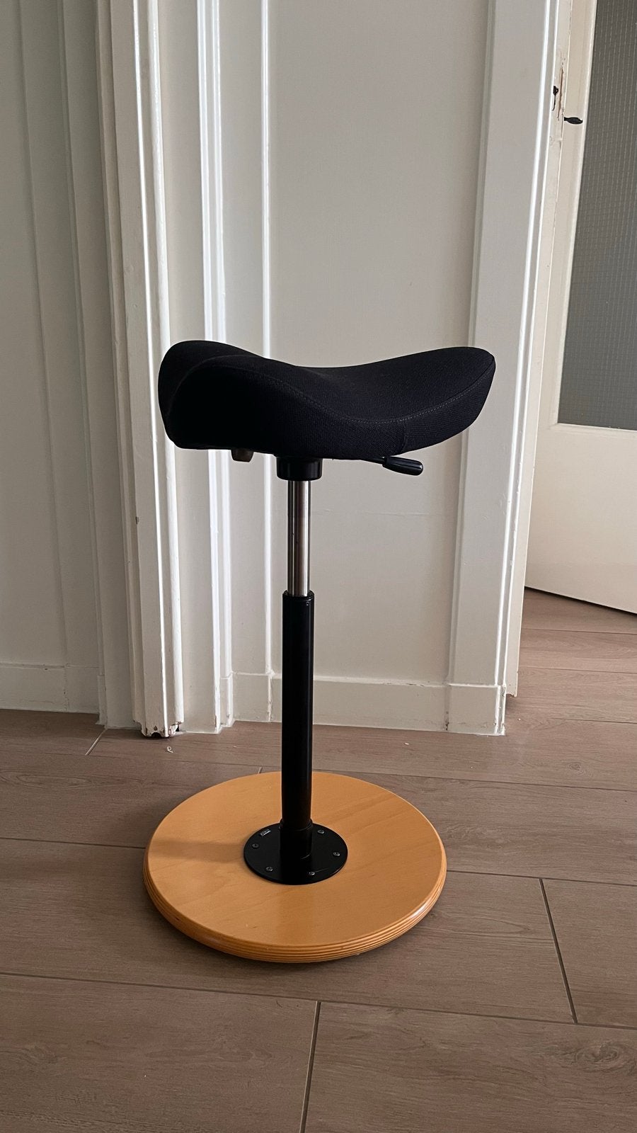 Varier Move Ergonomische Stahulp / Kruk - Zwart/Hout, Ophalen, Gebruikt, Zwart, Eén