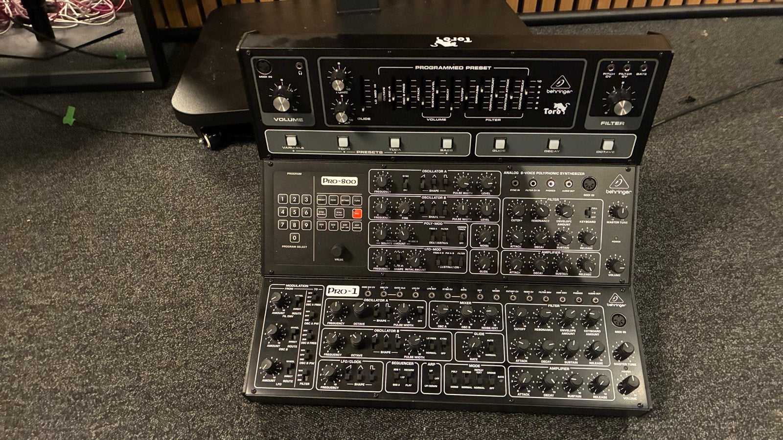 Behringer Toro, Pro-800 en Pro-1 Synthesizer Rack, Muziek en Instrumenten, Ophalen, Zo goed als nieuw, Overige aantallen, Met midi-aansluiting