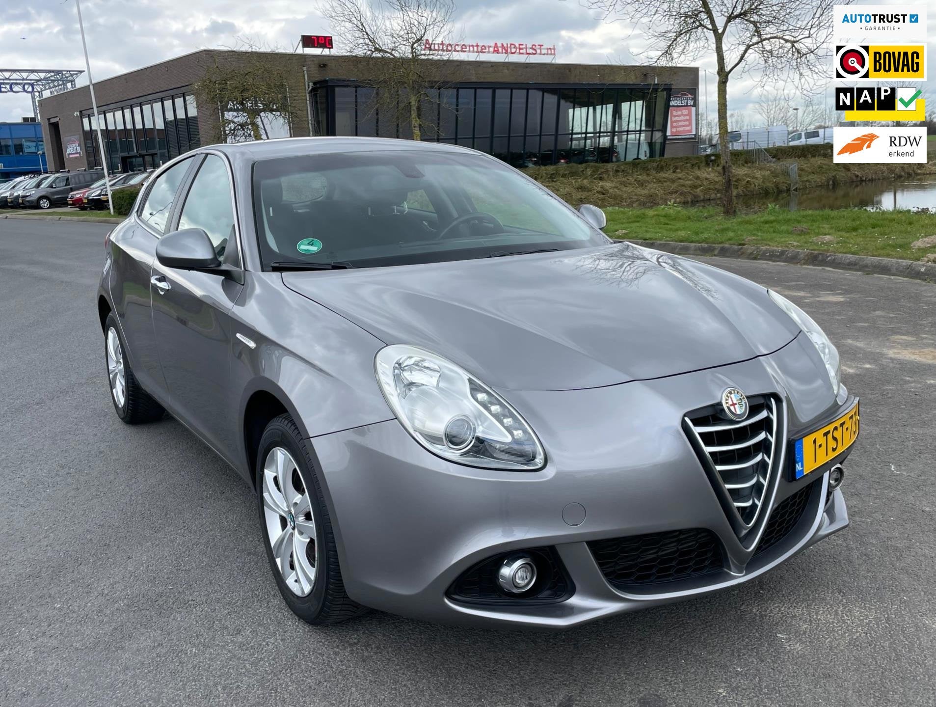 Alfa Romeo Giulietta 1.4 T Distinctive Lusso Aut, 170pk, Nav, Stof, Euro 6, 4 cilinders, Origineel Nederlands
