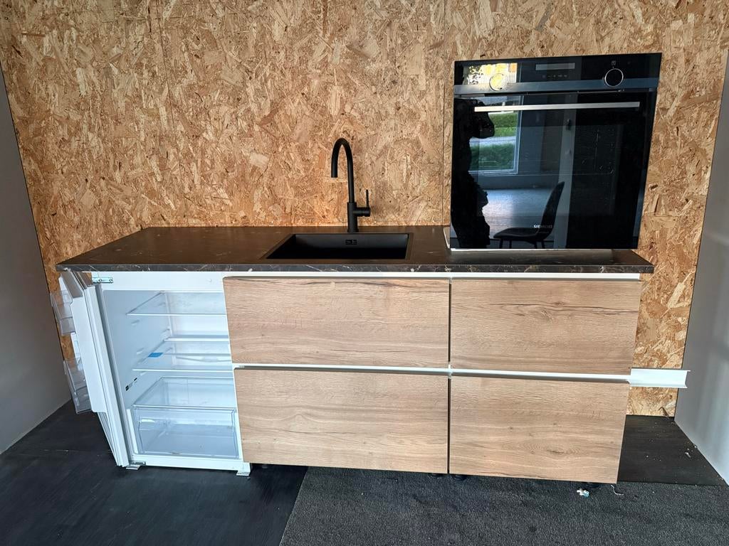 Keuken 200 cm met hardsteen blad en inbouwapparatuur, Huis en Inrichting, Keuken | Complete keukens, Ophalen, Gebruikt, Overige kleuren