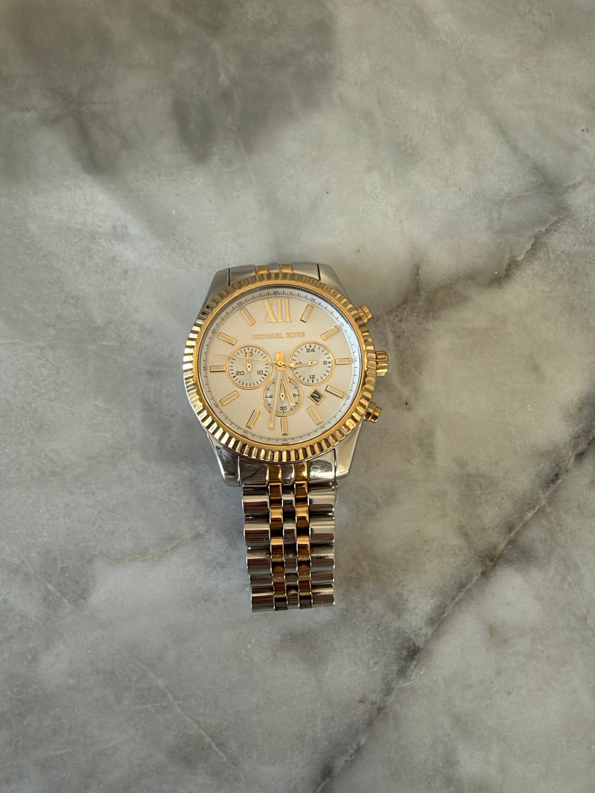 Michael Kors horloge 45mm - Zilver/Goud, Sieraden, Tassen en Uiterlijk, Overige merken, Staal, Polshorloge, Ophalen of Verzenden
