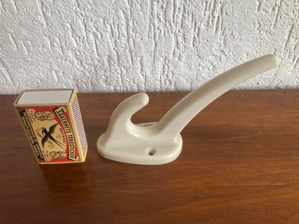 bakeliet witte kledinghaak wit bakeliete retro kledinghaakje, Huis en Inrichting, Woonaccessoires | Kapstokken, Wandkapstok, Overige materialen