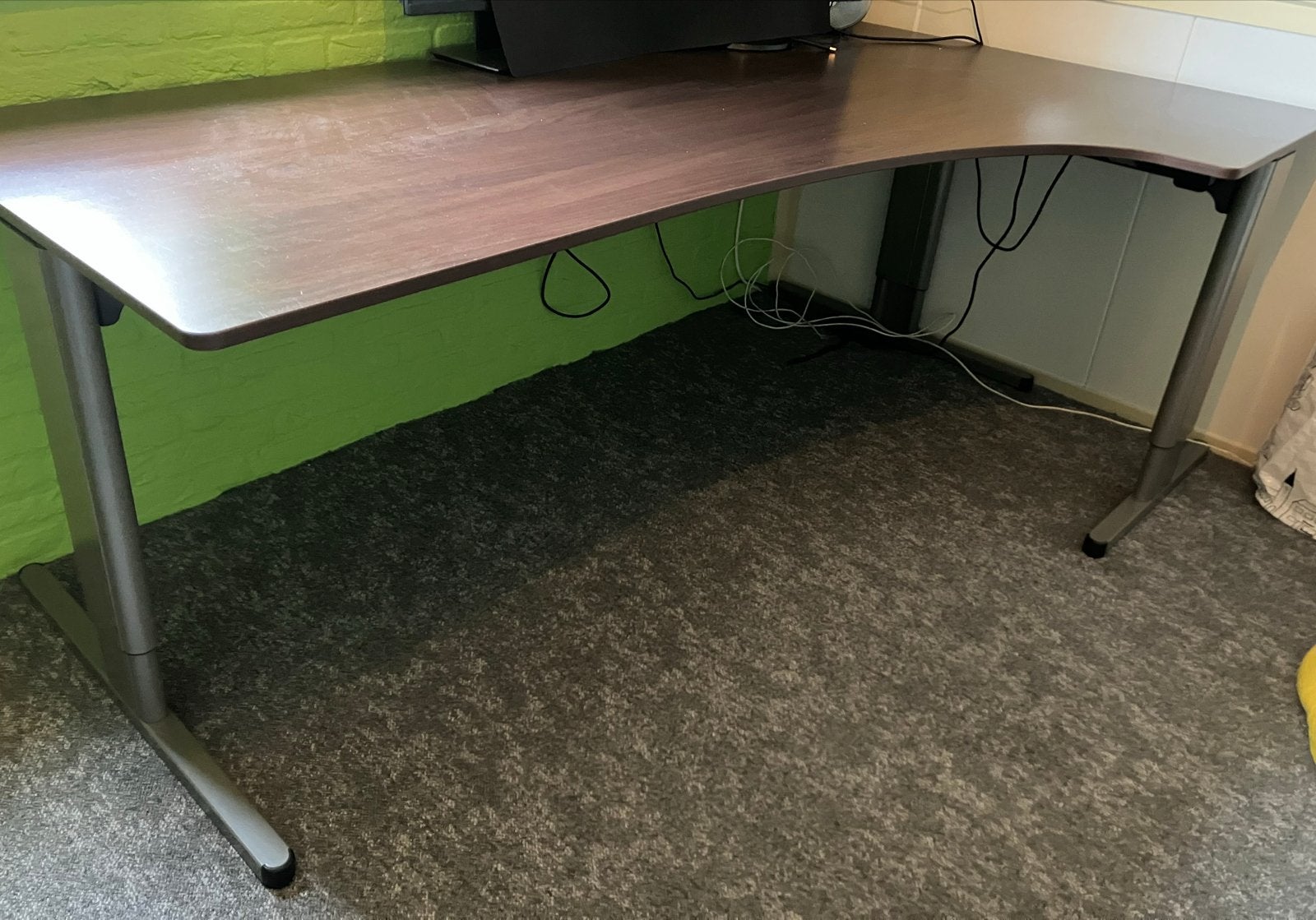 Hoekbureau met verstelbare poten - Donkerbruin, Huis en Inrichting, Gebruikt, Hout, Hoekbureau, Ophalen of Verzenden