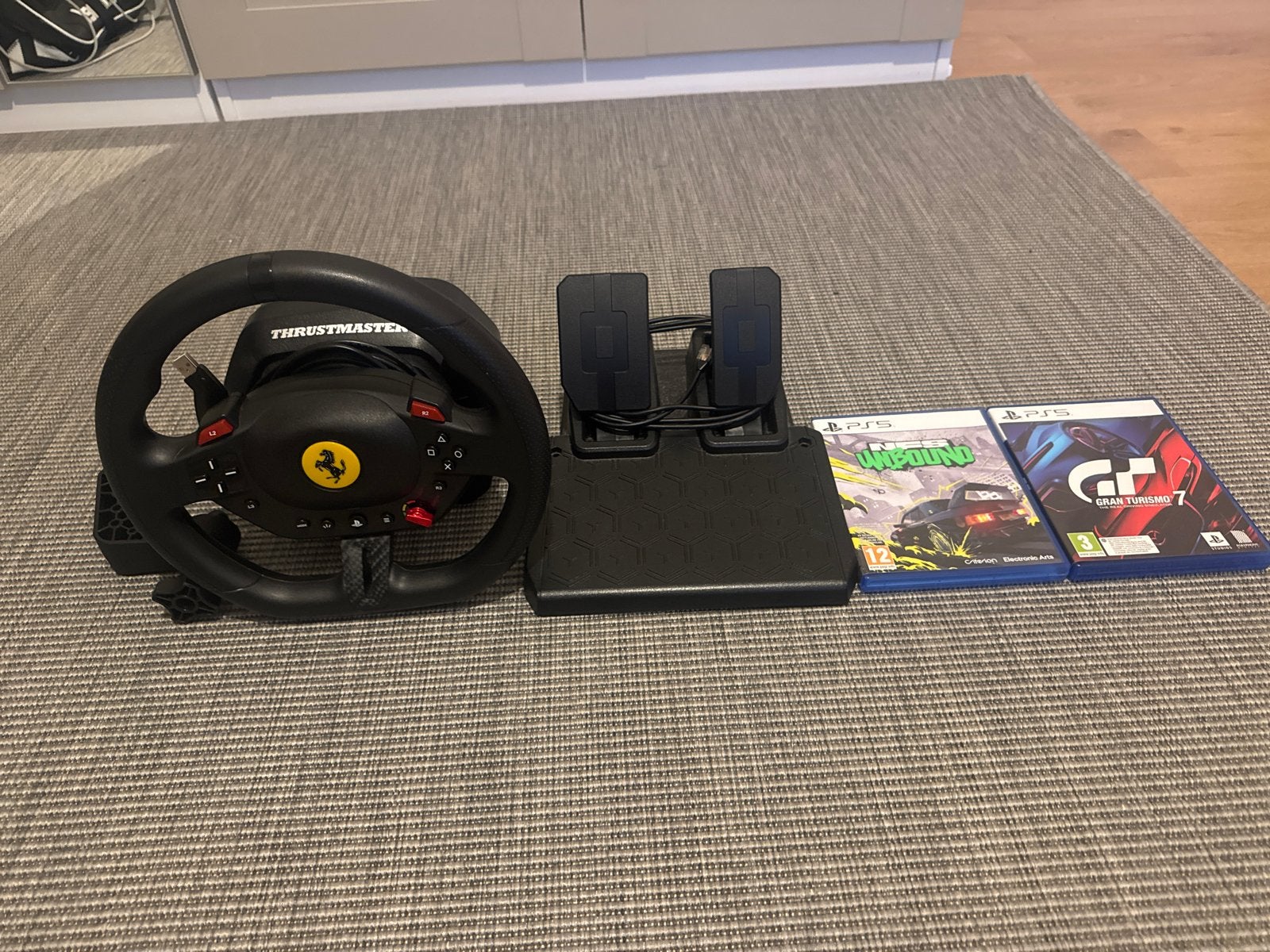 Thrustmaster T150 Ferrari stuur + pedalen + 2 PS5 games, Online, 1 speler, Racen en Vliegen, Ophalen of Verzenden