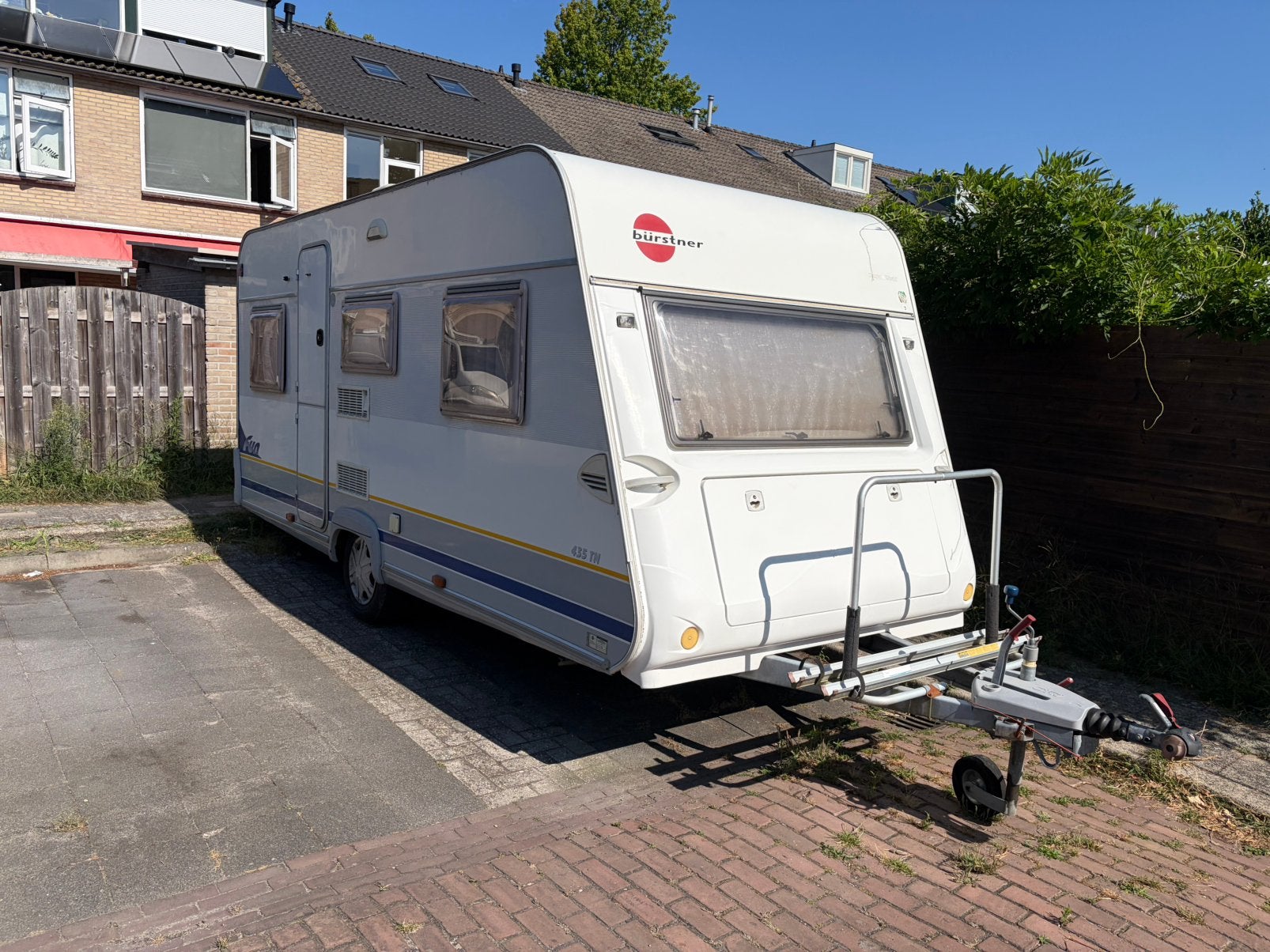 Bürstner 4368 – ruime 5-persoons caravan (2002), Caravans en Kamperen, Caravans, Stapelbed, Treinzit, Particulier, 5 tot 6 meter