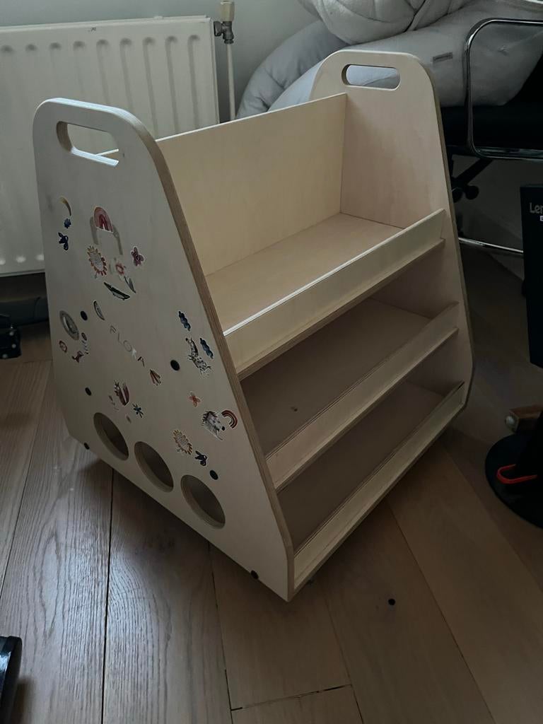 Kinderboekenrek op wieltjes - Hout, Ophalen, Met plank(en), Gebruikt, 50 tot 100 cm
