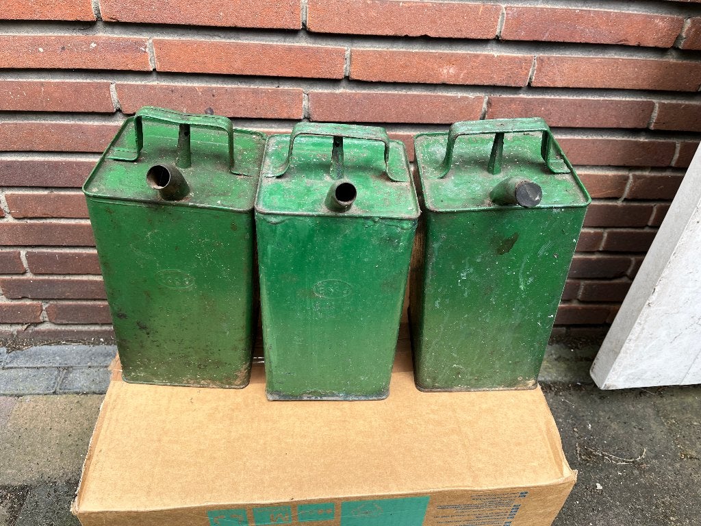 Drie Petroleum Olie Benzine Blikken Kannen ESSO en Automaat, Ophalen, Gebruikt, Overige