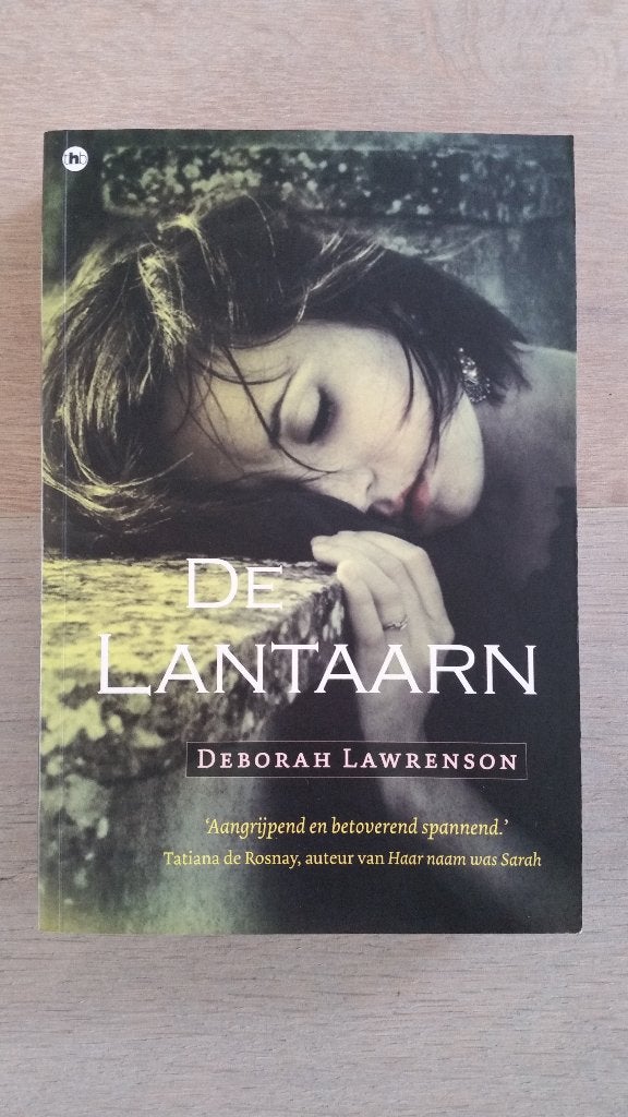 De Lantaarn van Deborah Lawrenson, Boeken, Ophalen of Verzenden, Gelezen