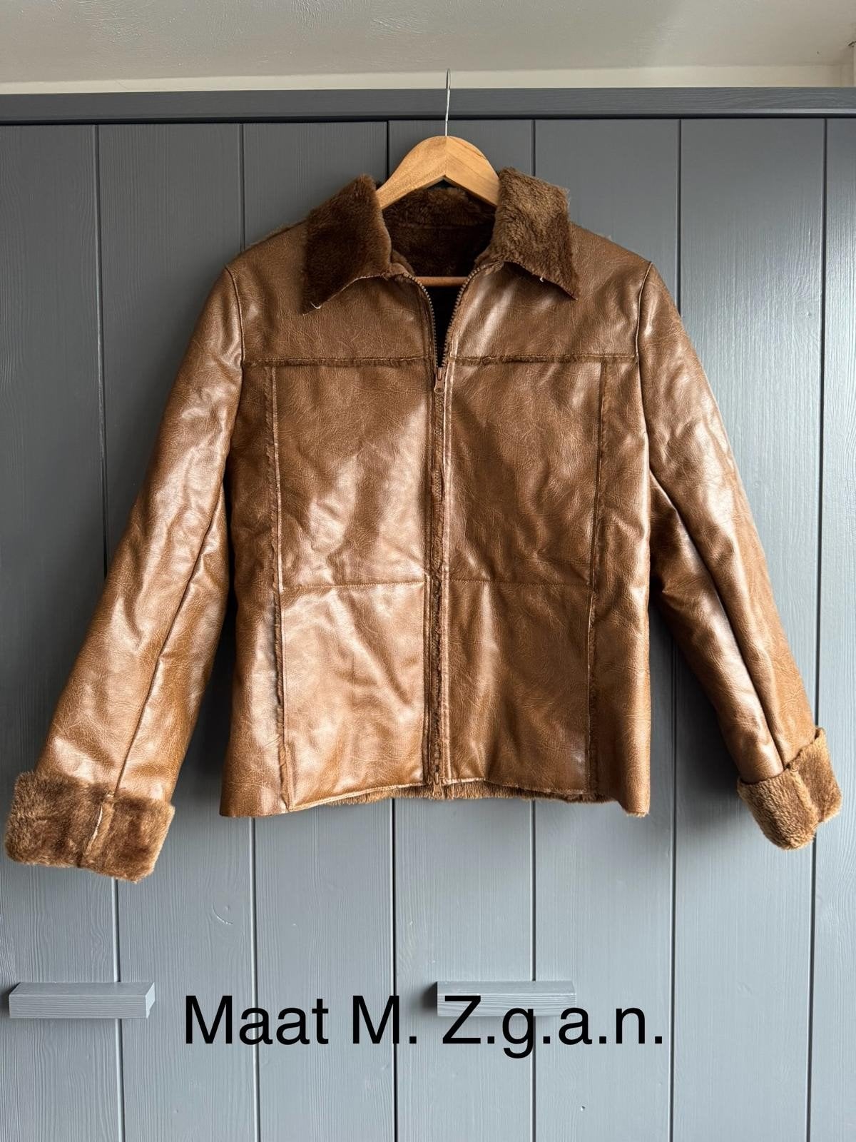Bruine jas met bontkraag en mouwen - Maat M, Kleding | Dames, Maat 38/40 (M), Bruin, Ophalen of Verzenden, Onbekend