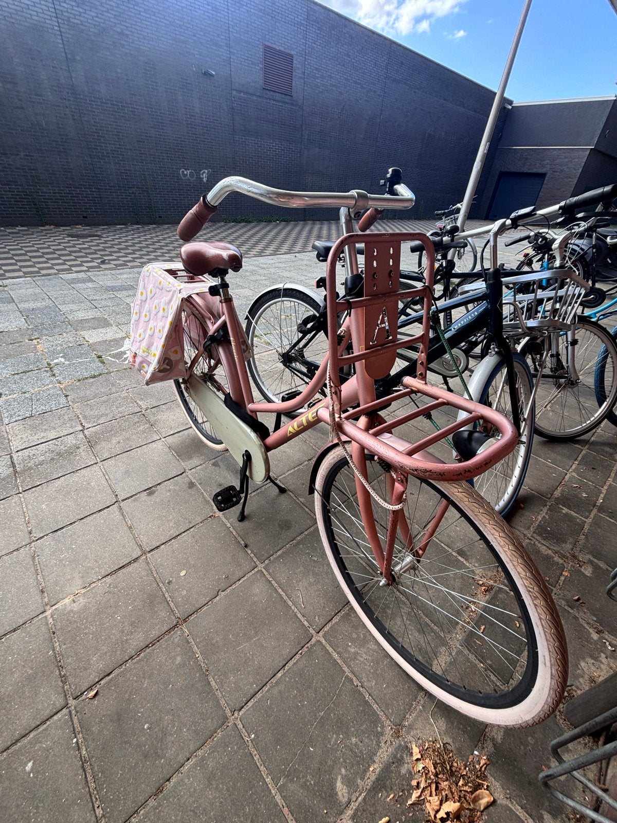 Oma fiets - Roze damesfiets met voordrager, Ophalen, Terugtraprem, Gebruikt, Handrem