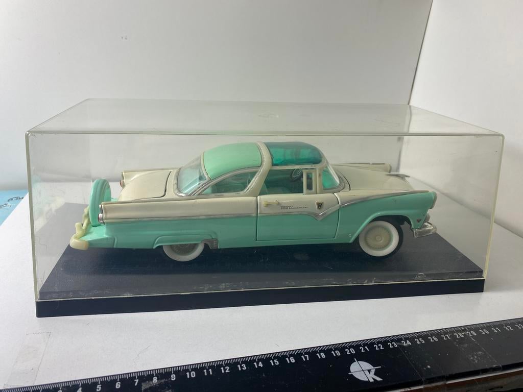 1:18 FORD CROWN VICTORIA-in vitrinebox-ZIE FOTOS, Ophalen of Verzenden, Zo goed als nieuw, Auto, Overige merken