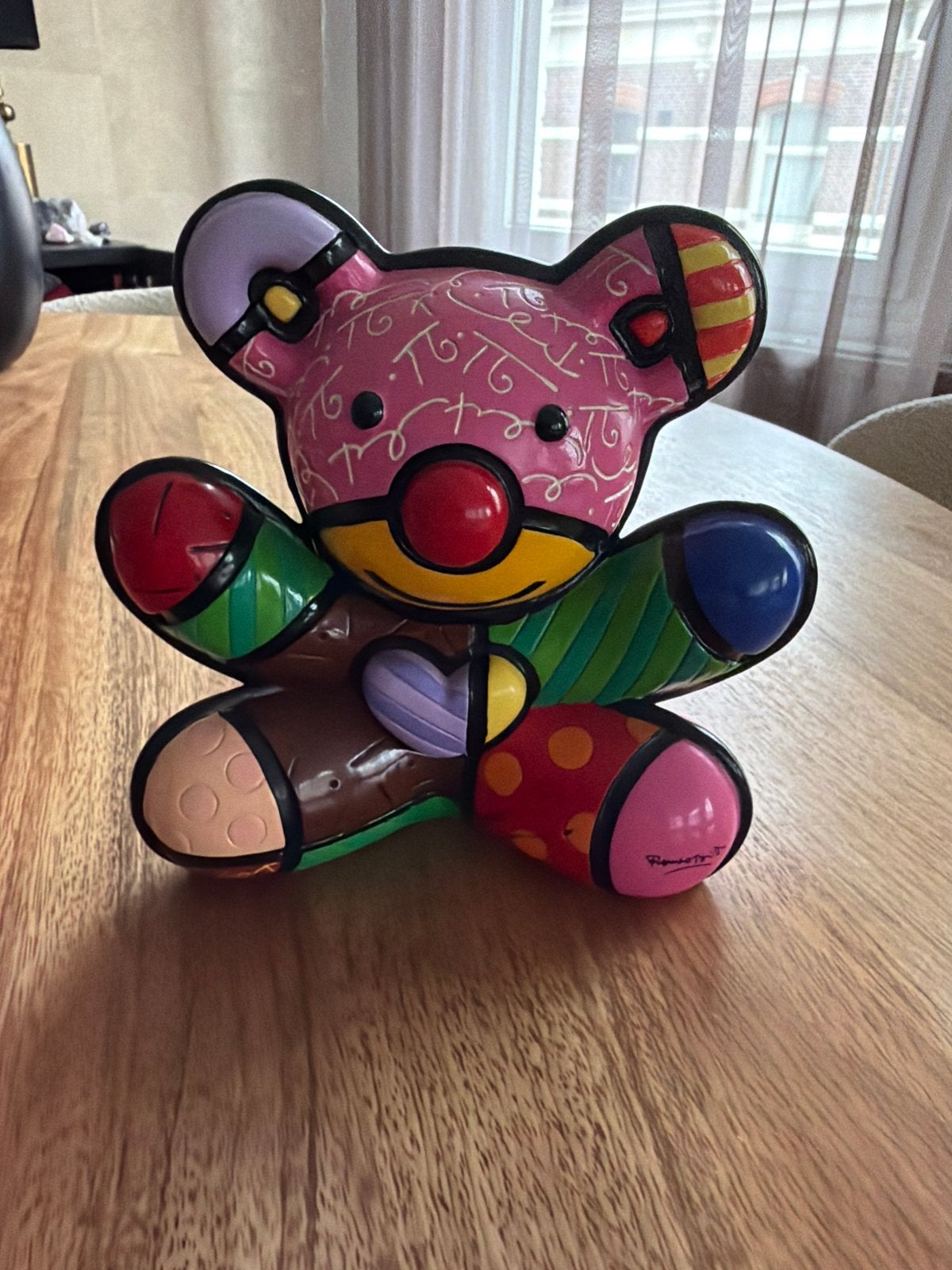 Romero Britto Fun Bear Beeld - Kleurrijk en Uniek, Minder dan 20 cm, Ophalen of Verzenden, Steen of Keramiek, Beeld