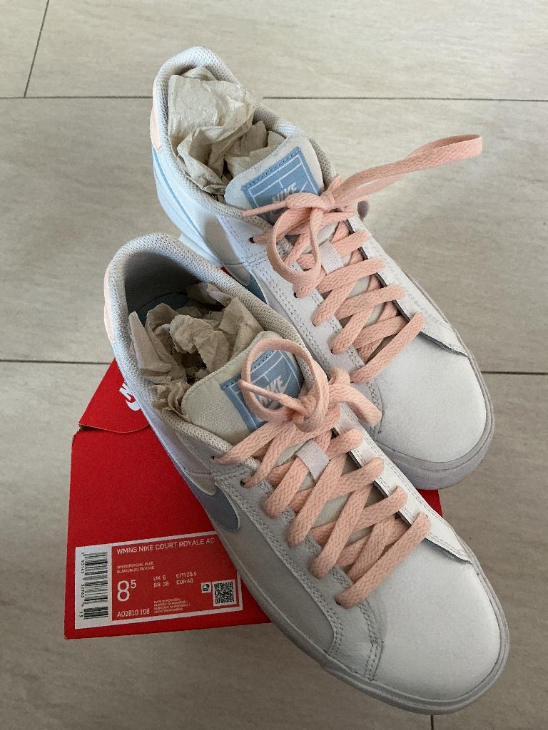 WMNS Nike court royale maat 40 met doos ZGAN, Nike, Ophalen of Verzenden, Sneakers of Gympen, Zo goed als nieuw