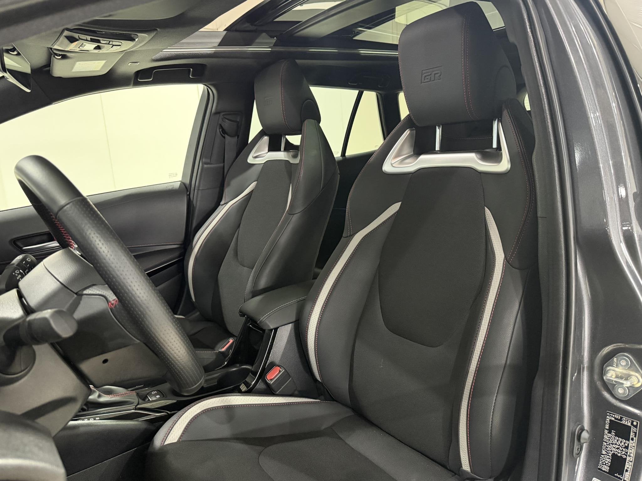 Toyota Corolla Touring Sports Hybrid 140 GR Sport Trekhaak m, 450 kg, Gebruikt, 4 cilinders, Origineel Nederlands