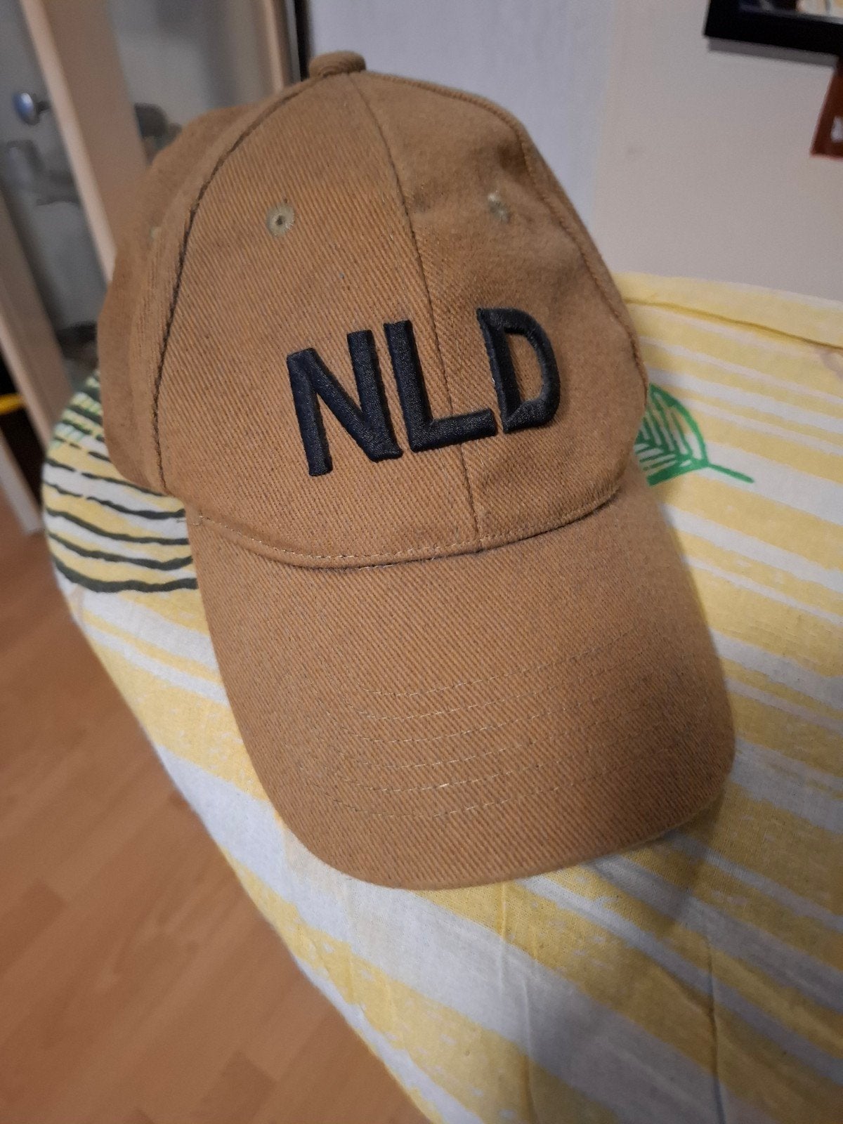 NLD Pet - Beige met Zwarte Letters, Ophalen of Verzenden, Landmacht, Nederland