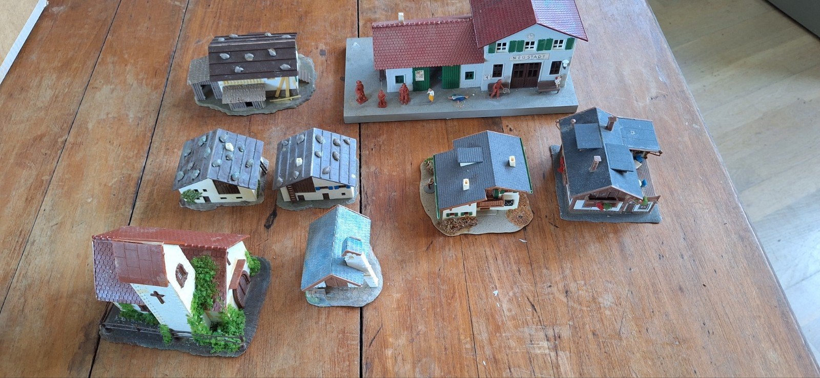 8  Trein huisjes  voor HO spoor., Hobby en Vrije tijd, Gebruikt, Gelijkstroom of Wisselstroom, Brug, Tunnel of Gebouw, Ophalen