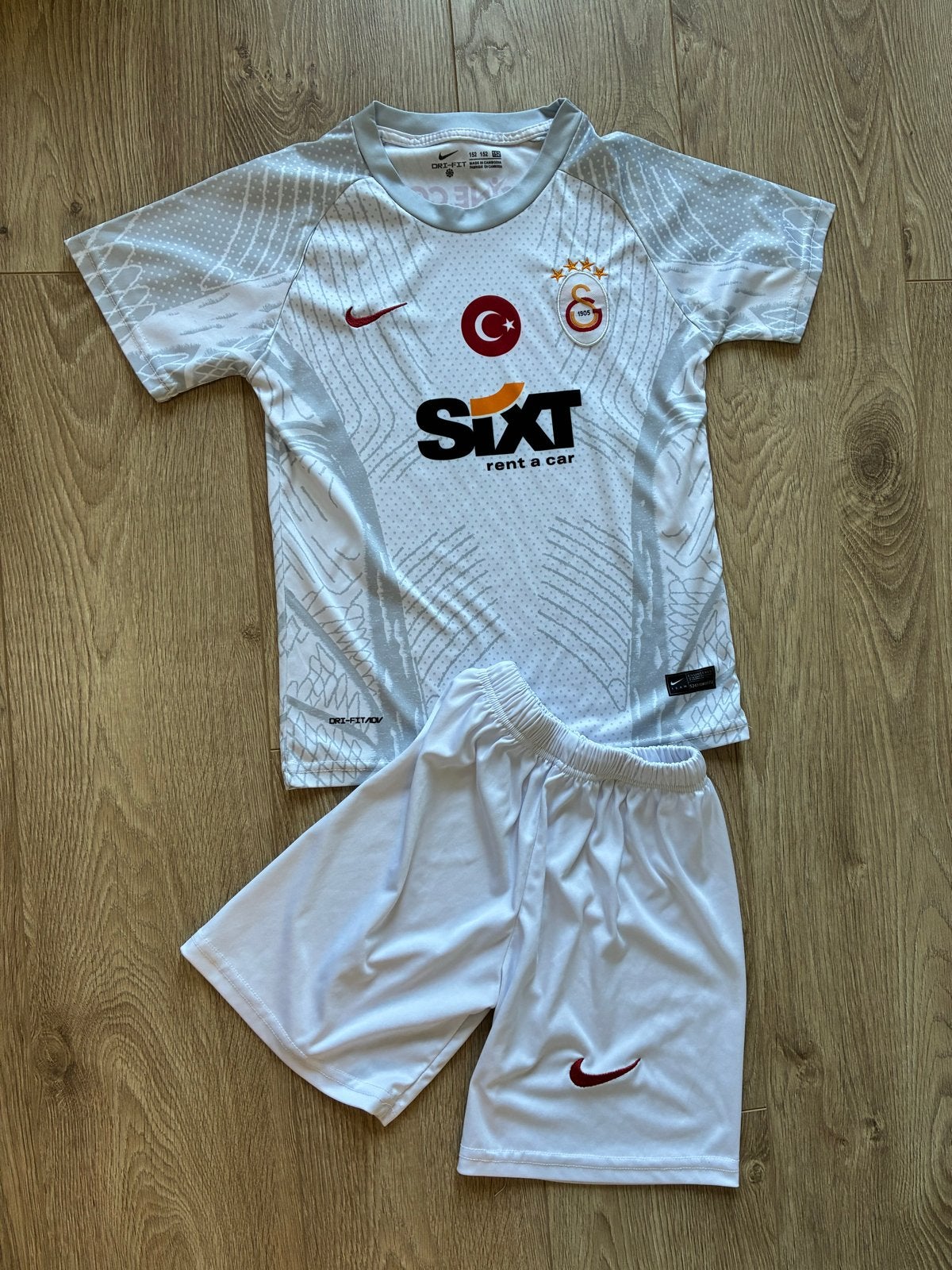 Nike Galatasaray thuisshirt en broekje maat 152, Kinderen en Baby's, Kinderkleding | Maat 152, Ophalen of Verzenden, Zo goed als nieuw