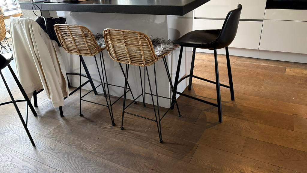 Twee rotan barkrukken, Huis en Inrichting, Barkrukken, 2 krukken, Ophalen, Gebruikt, 60 tot 90 cm