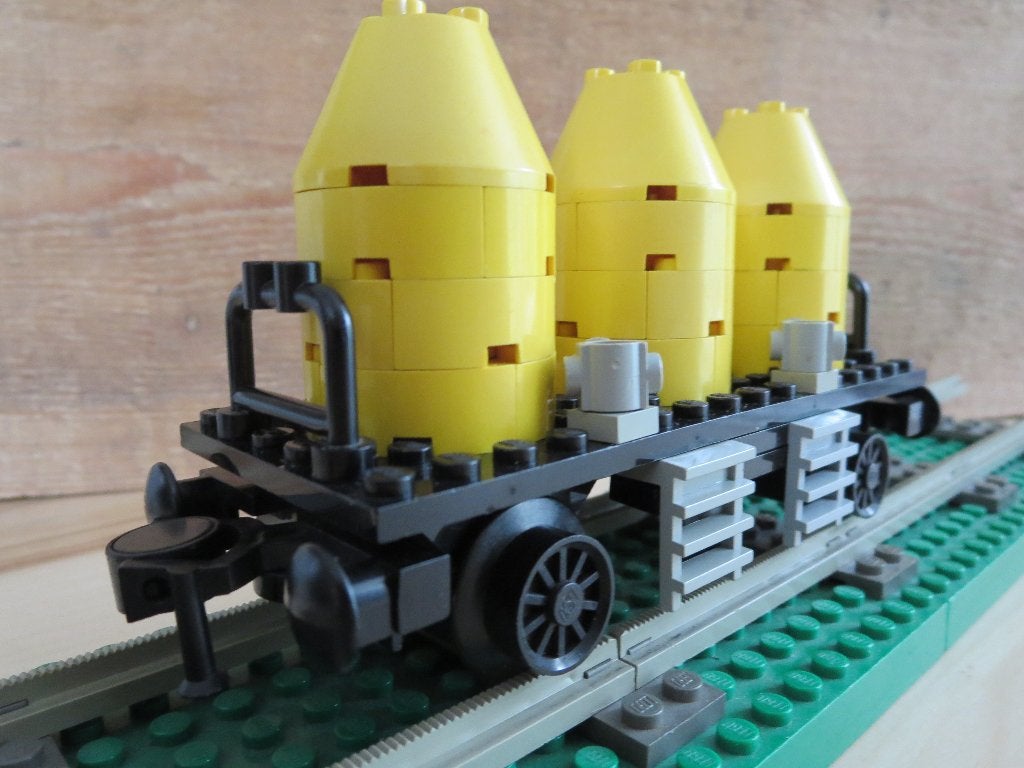 12V Rails Trein Gele Silo/Tank Wagon (7730; 12 volt), Gebruikt, Overige thema's, Lego, Ophalen of Verzenden